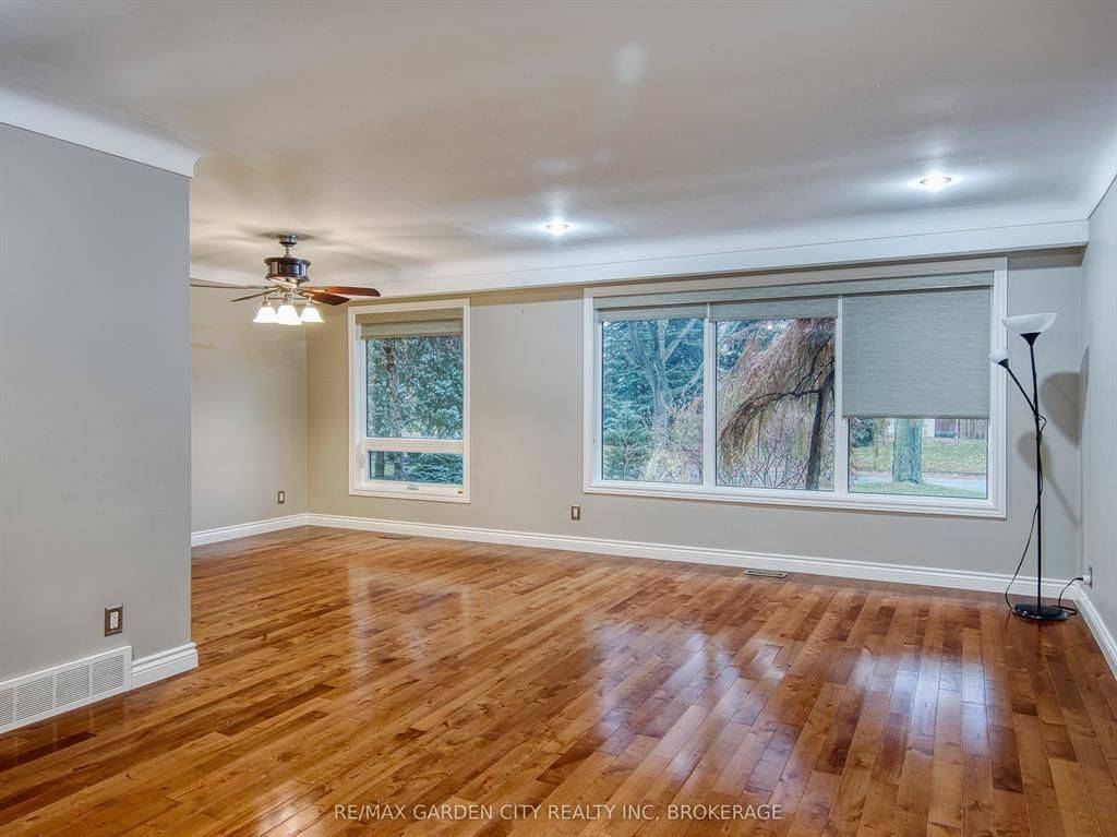 St. Catharines, ON L2N 2M8,15 Black Friars RD