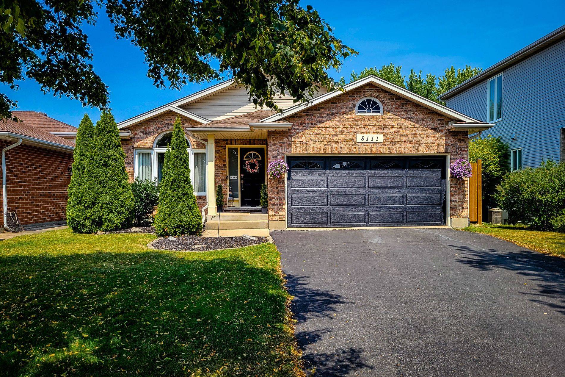 Niagara Falls, ON L2H 3G3,8111 Woodsview CRES