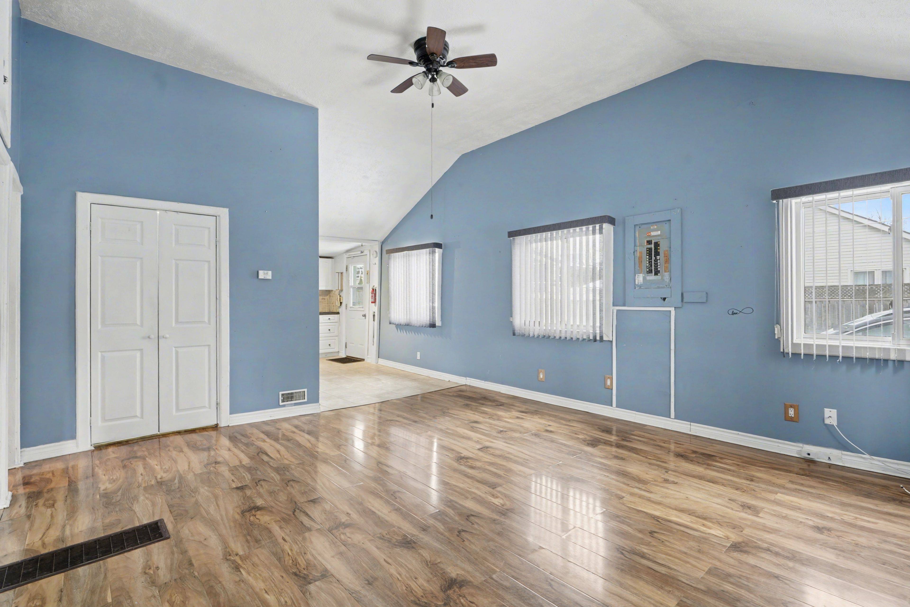 Fort Erie, ON L0S 1B0,3852 Brunswick AVE