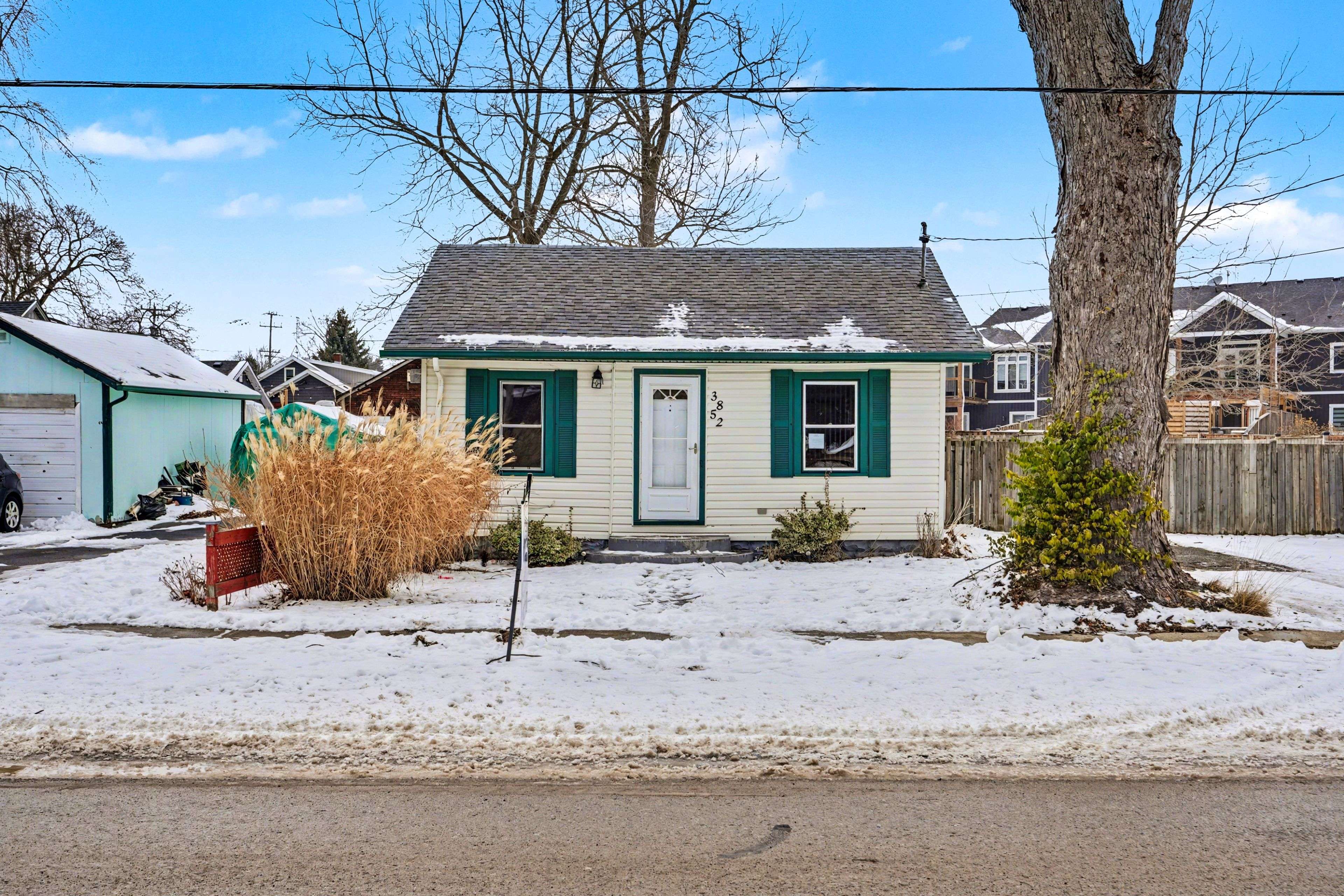 Fort Erie, ON L0S 1B0,3852 Brunswick AVE