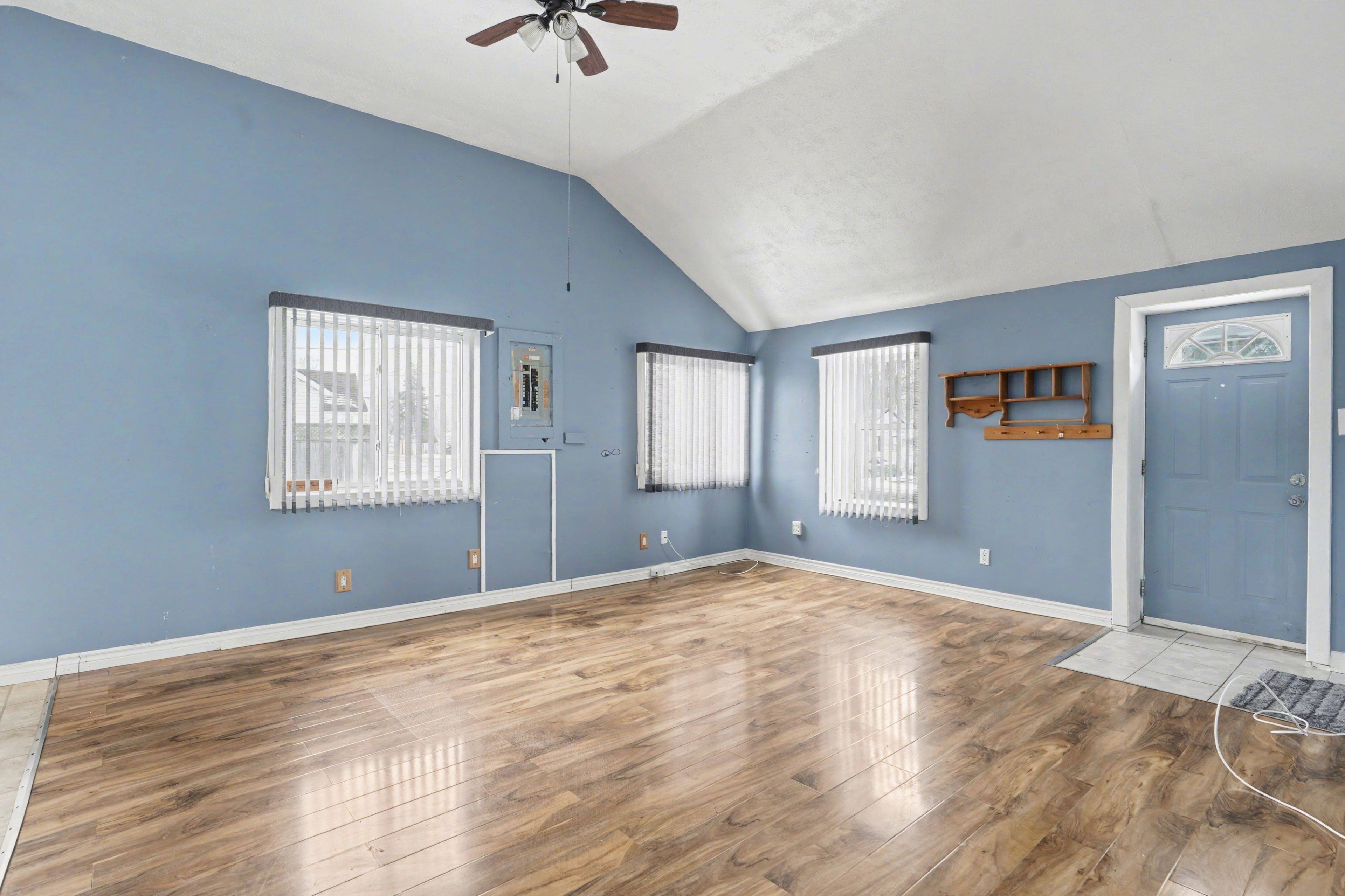 Fort Erie, ON L0S 1B0,3852 Brunswick AVE