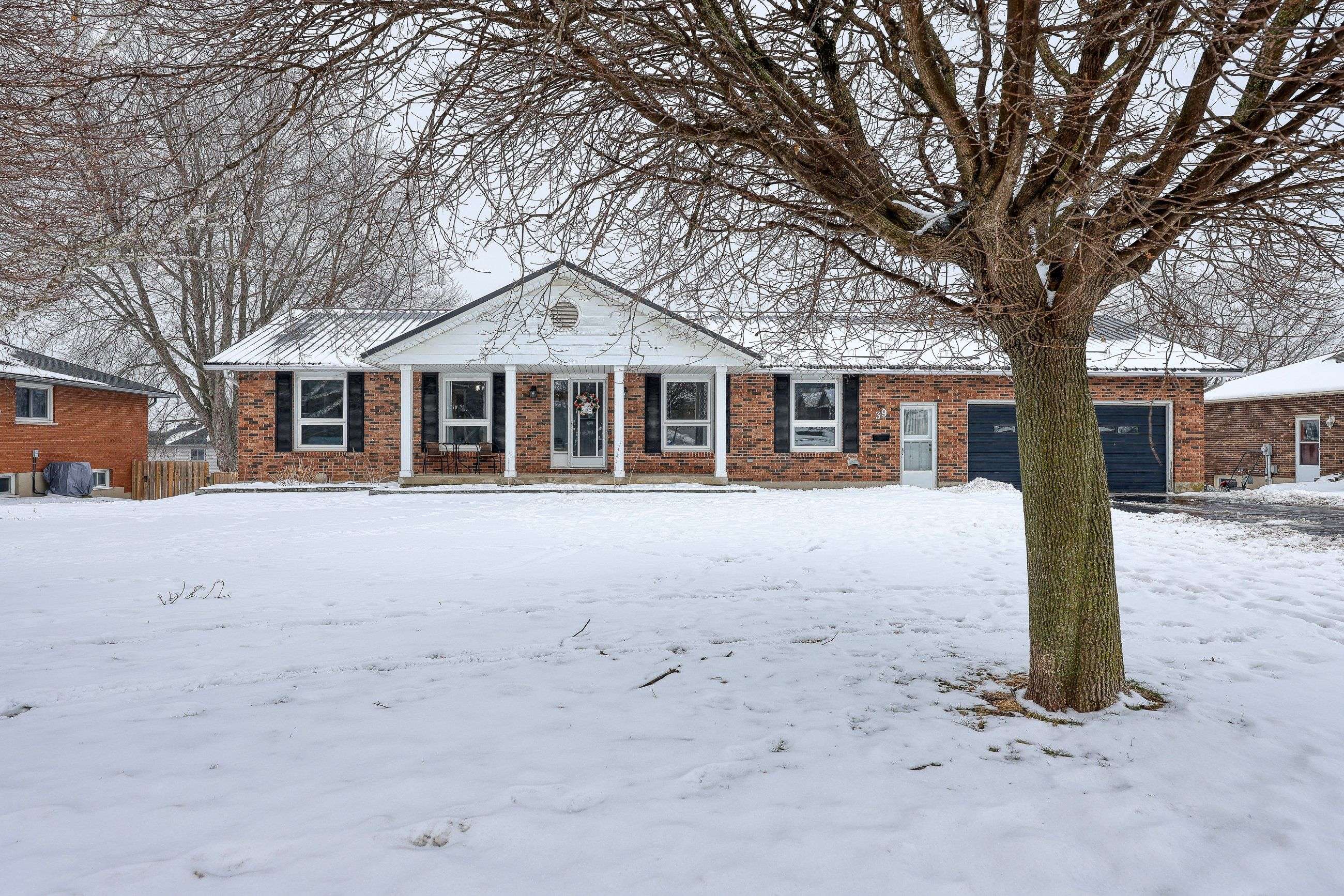 Tillsonburg, ON N4G 1B9,39 North ST W