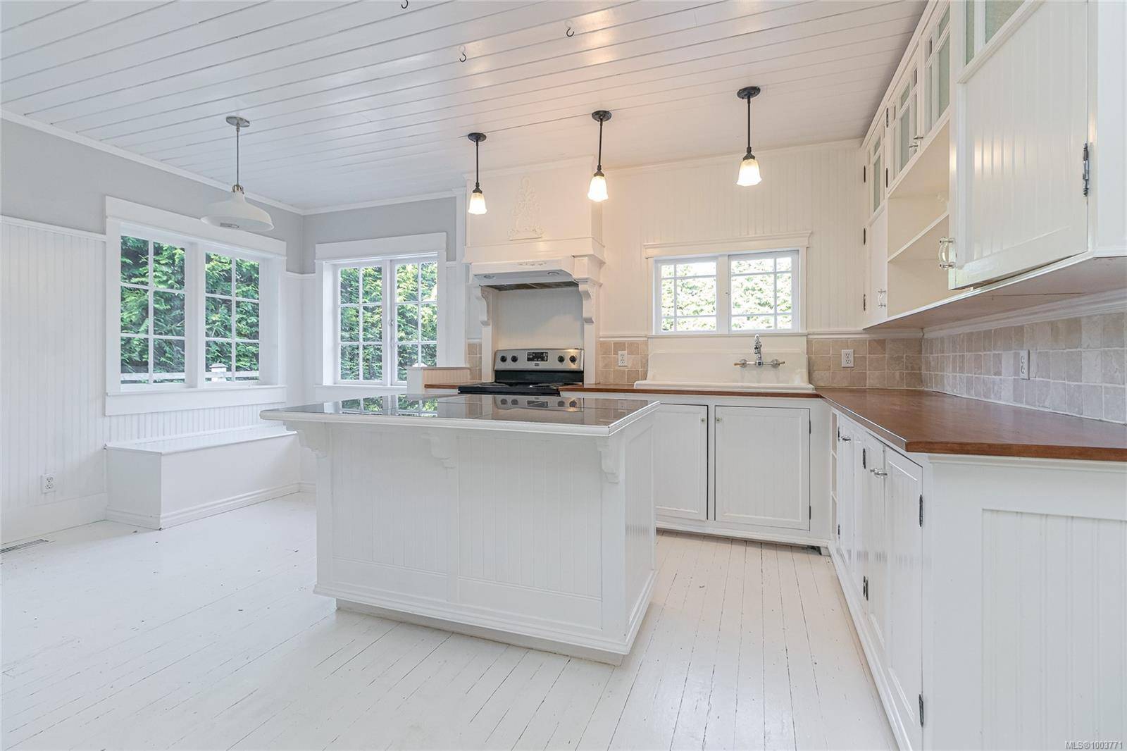 Nanaimo, BC V9R 6Z7,1421 Cranberry Ave