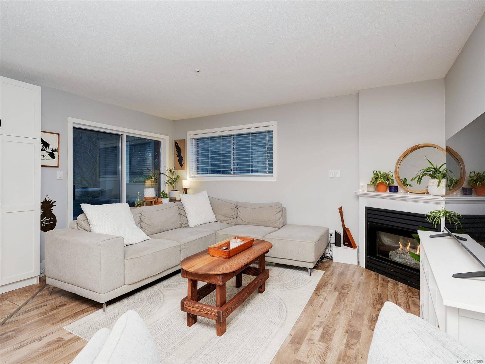 Esquimalt, BC V9A 3M5,873 Esquimalt Rd #106