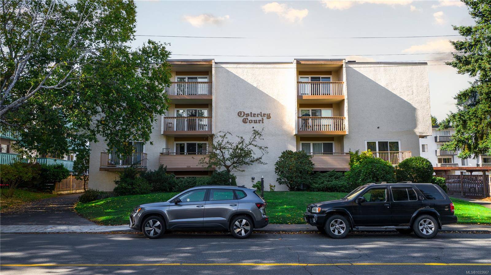 Victoria, BC V8R 4P6,1520 Richmond Ave