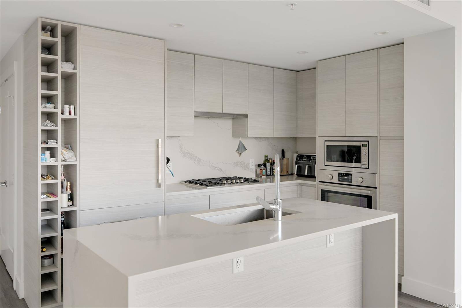 Victoria, BC V8T 0C7,777 Herald St #1006