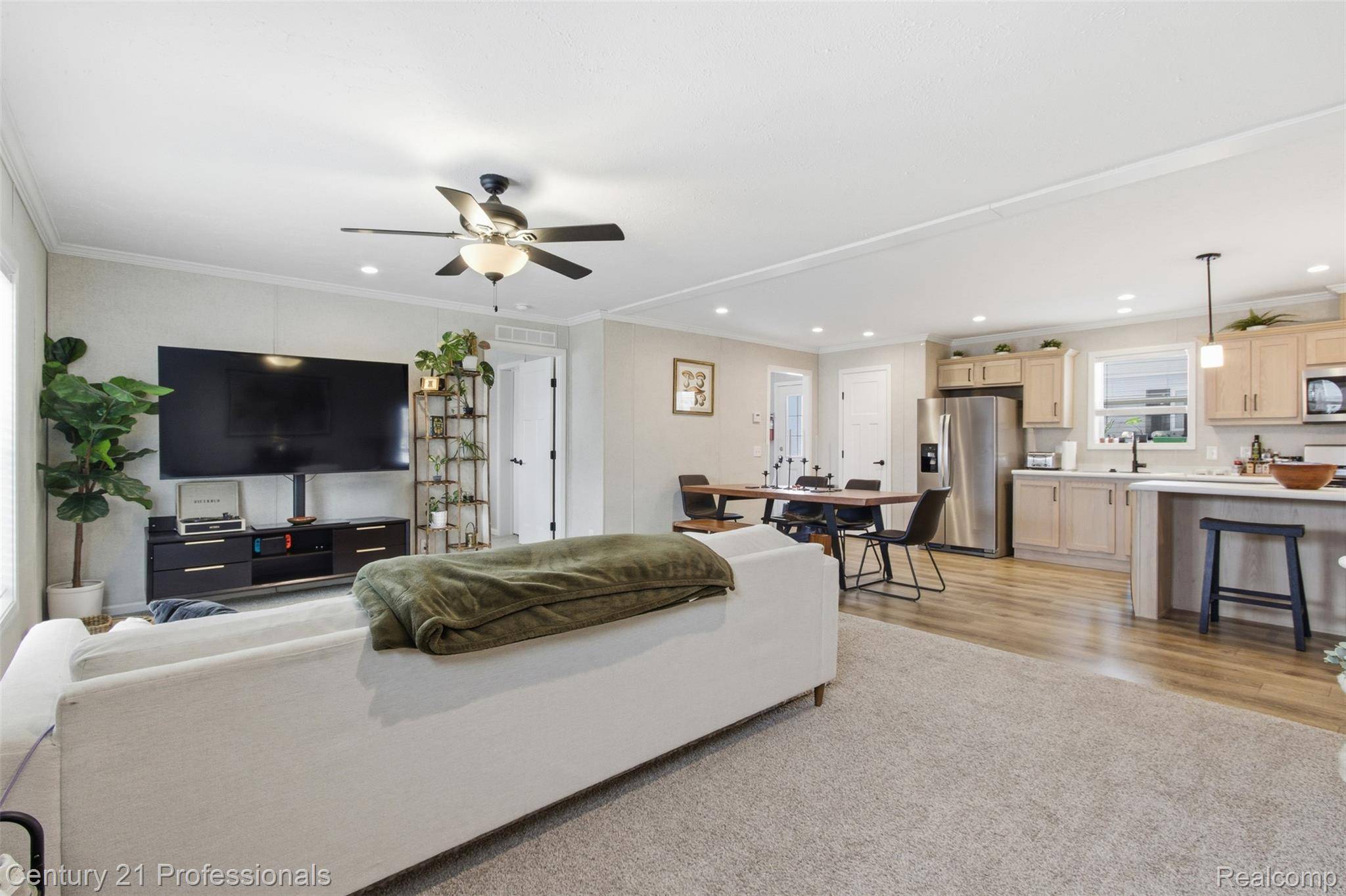 Novi, MI 48377,42047 La Roi DR