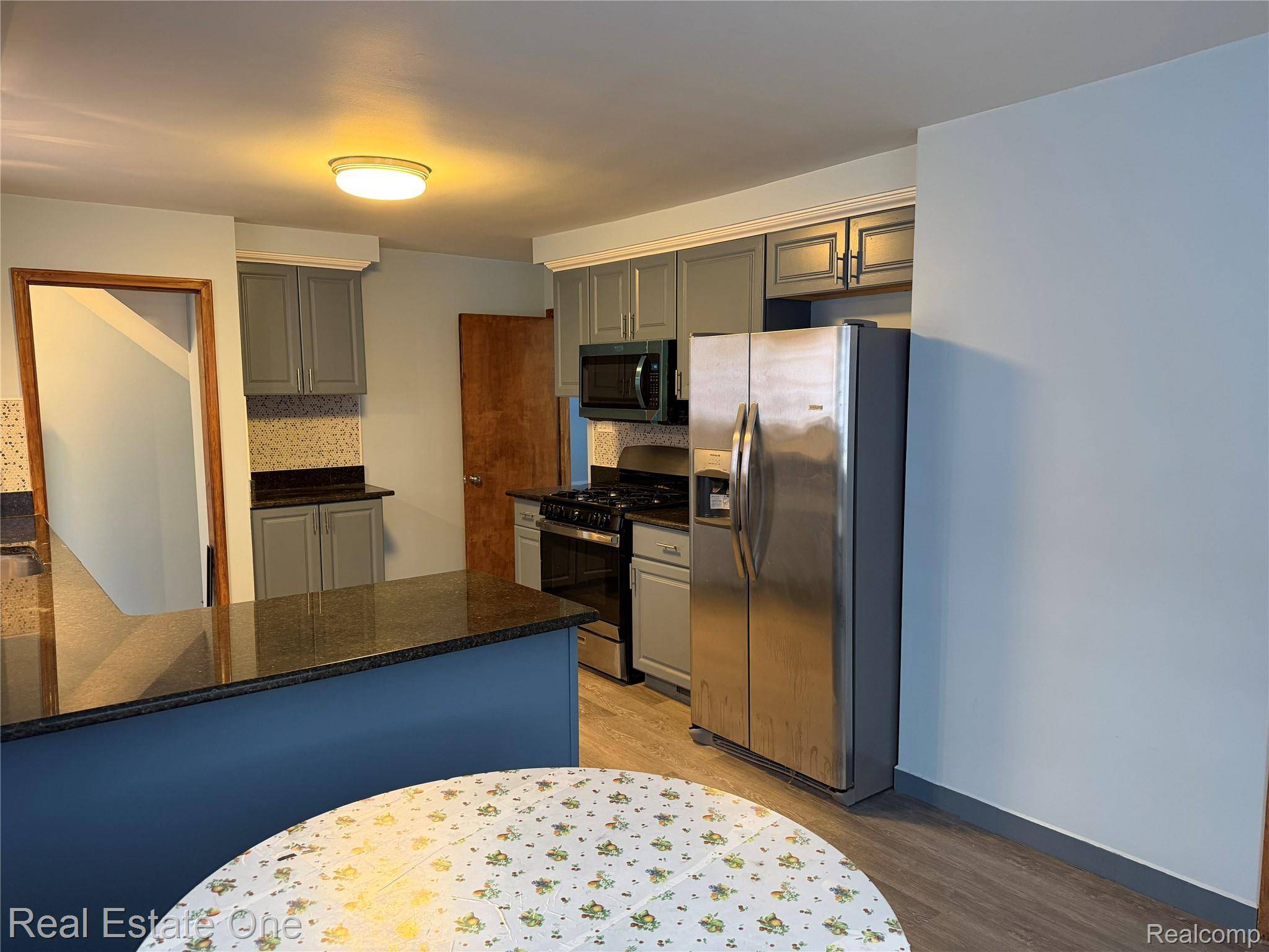 Dearborn, MI 48126,6421 OAKMAN BLVD