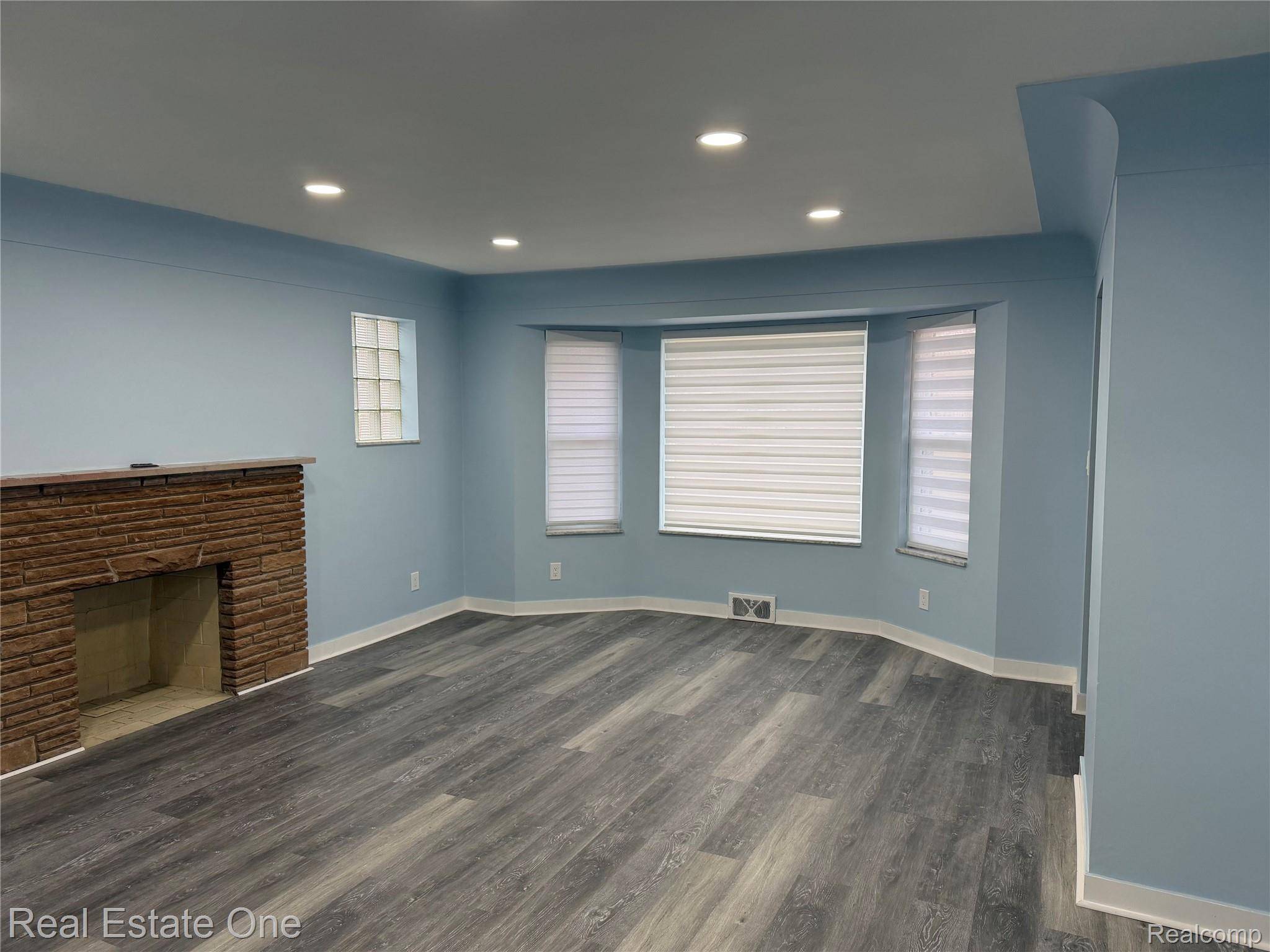 Dearborn, MI 48126,6421 OAKMAN BLVD