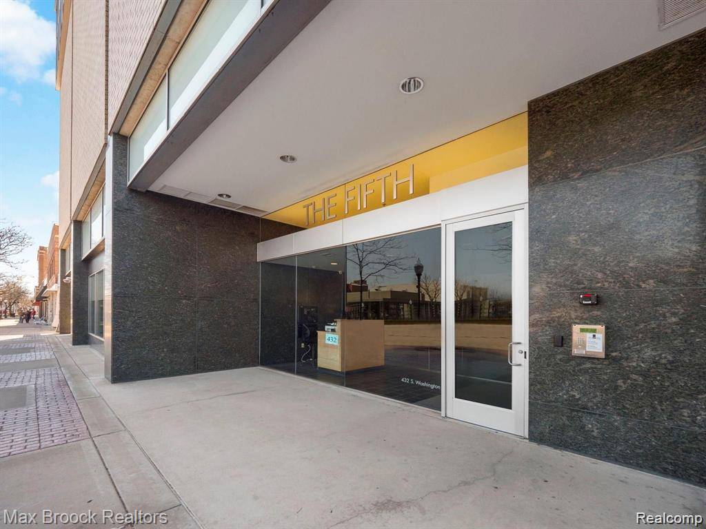 Royal Oak, MI 48067,432 S Washington AVE #905