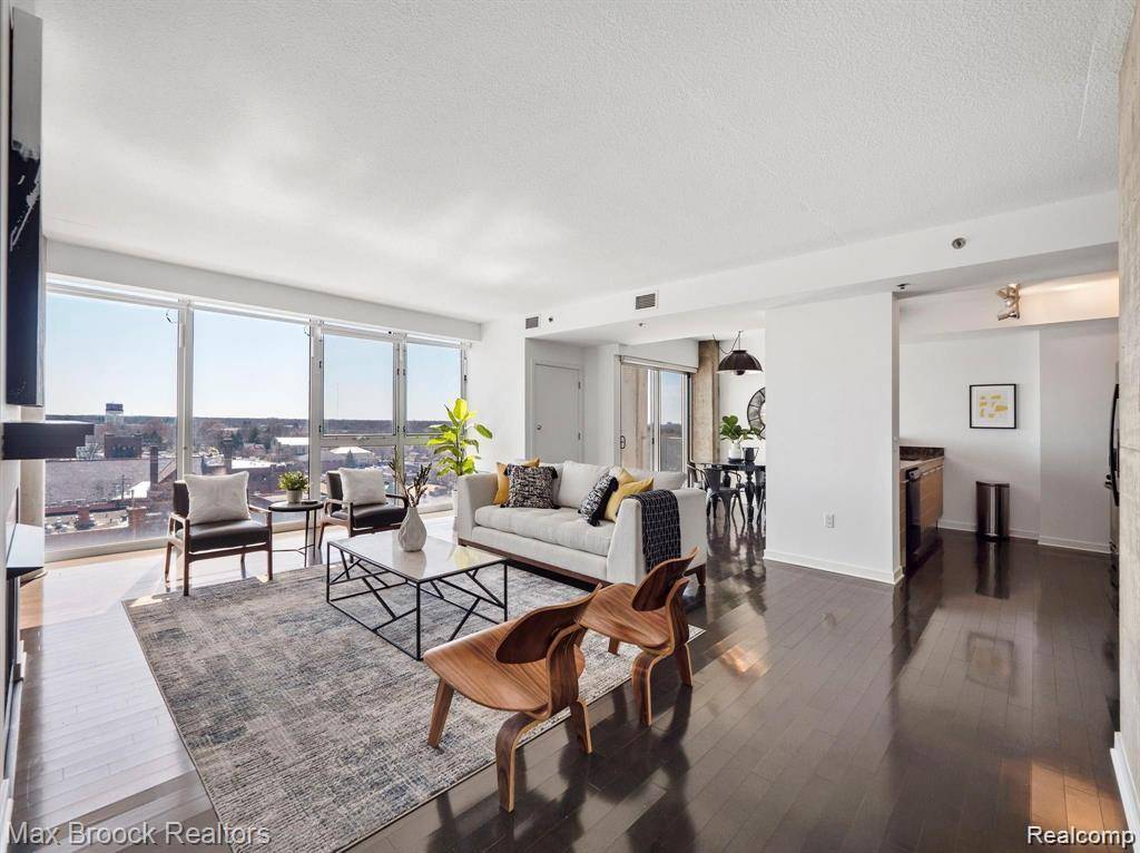 Royal Oak, MI 48067,432 S Washington AVE #905