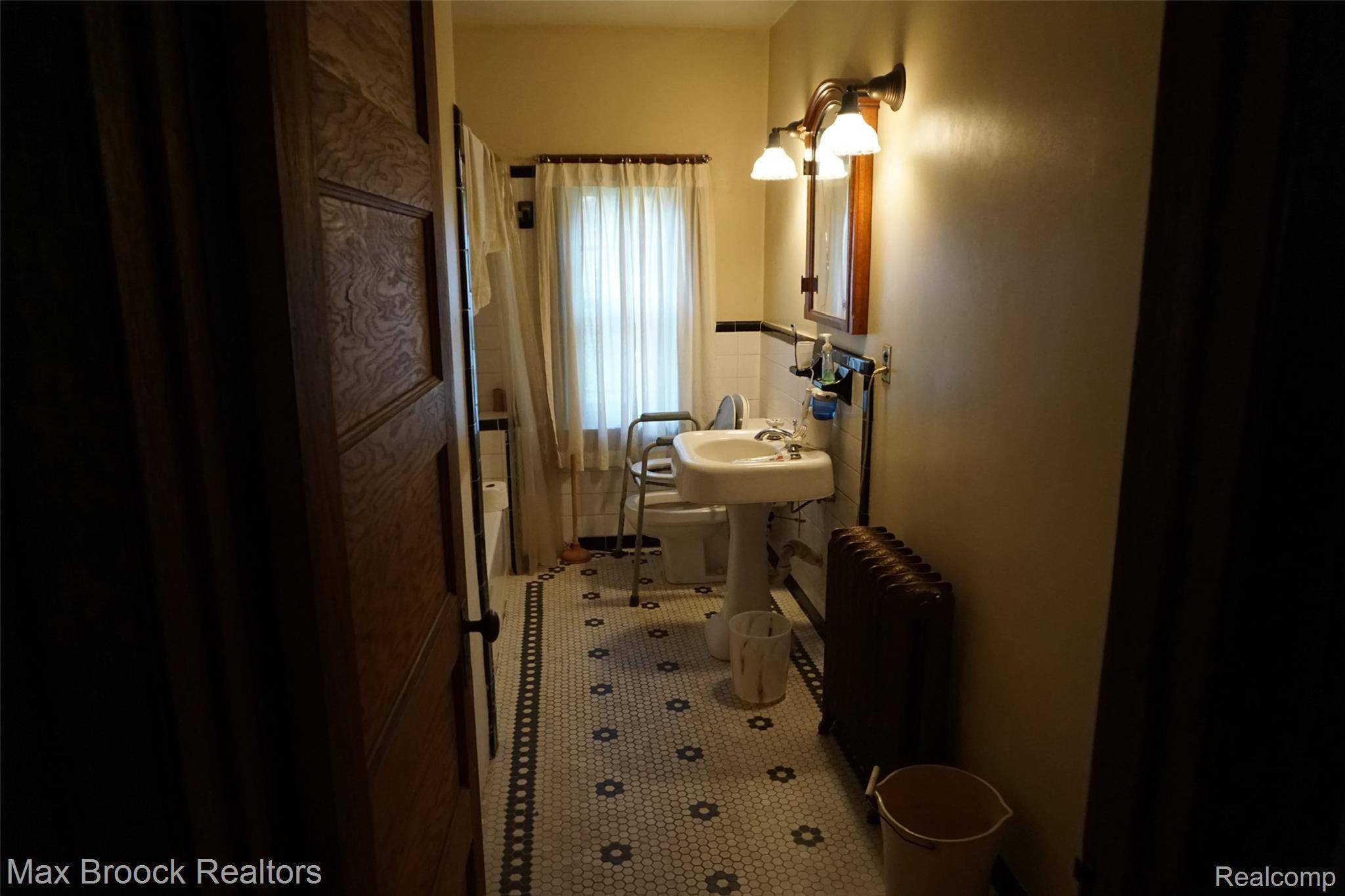 Pleasant Ridge, MI 48069,24 Ridge RD