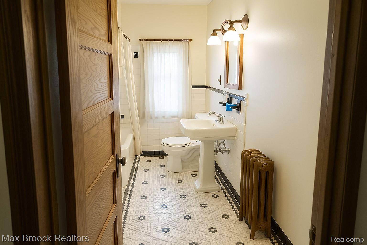 Pleasant Ridge, MI 48069,24 Ridge RD