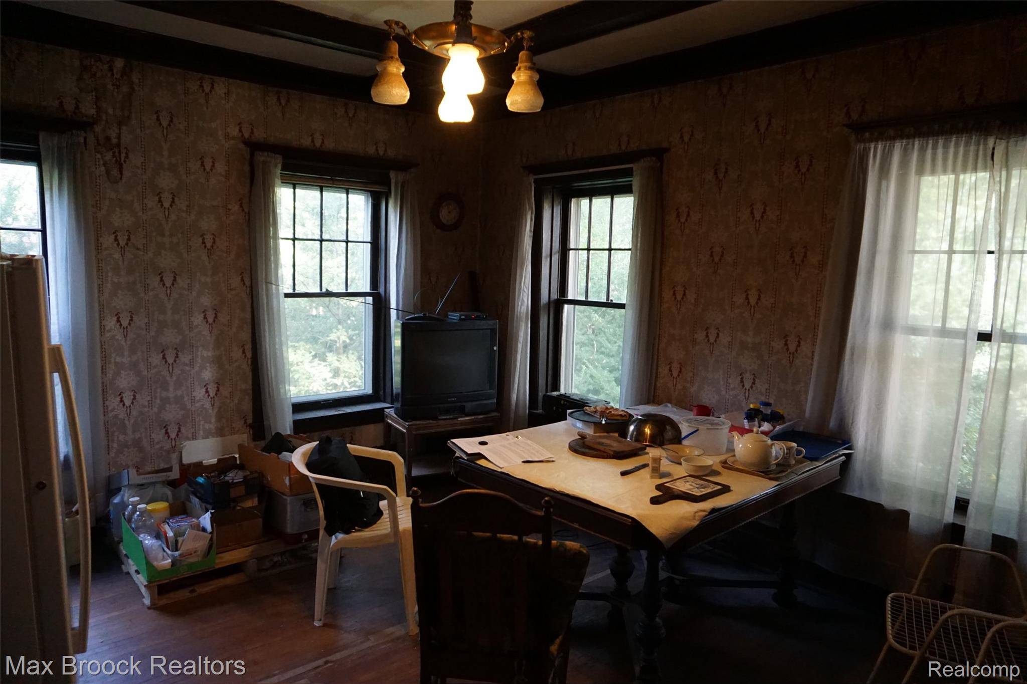 Pleasant Ridge, MI 48069,24 Ridge RD