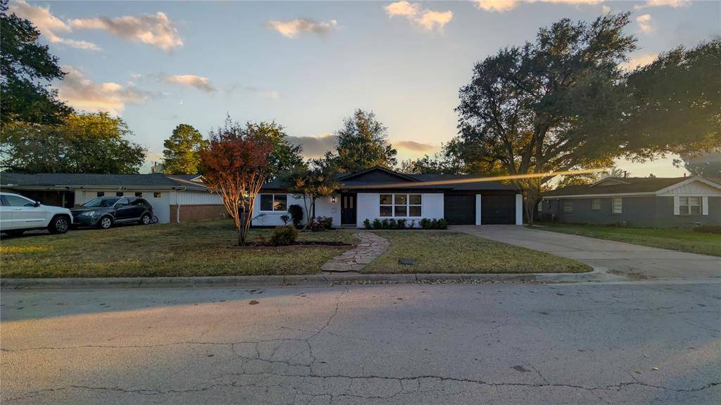 Hurst, TX 76053,409 Vicki Place