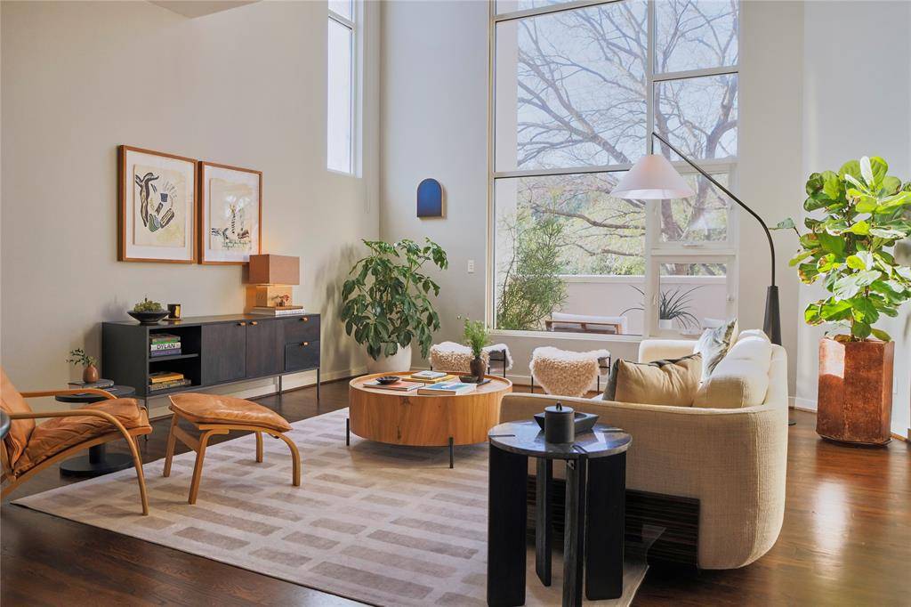 Dallas, TX 75204,4026 Travis #E