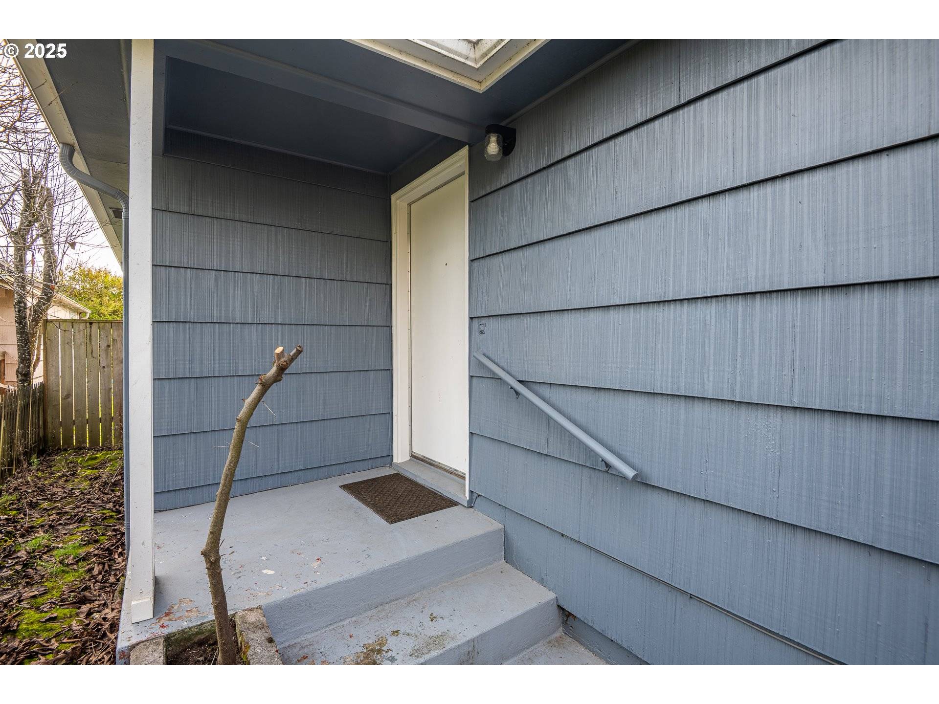 Springfield, OR 97477,729 J ST