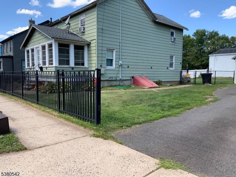 Somerville Boro, NJ 08876,27 2Nd St