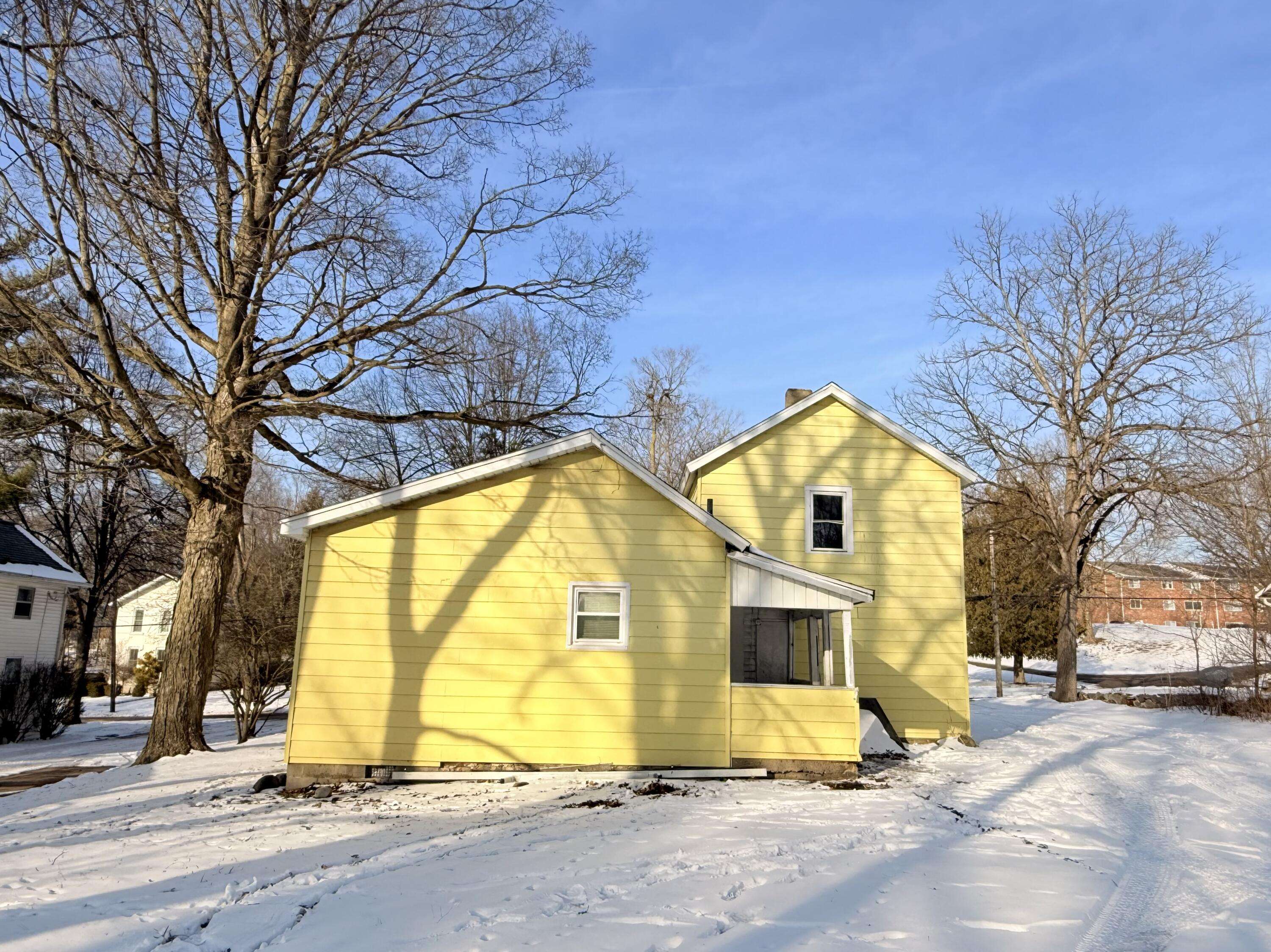 Hillsdale, MI 49242,28 Marion ST