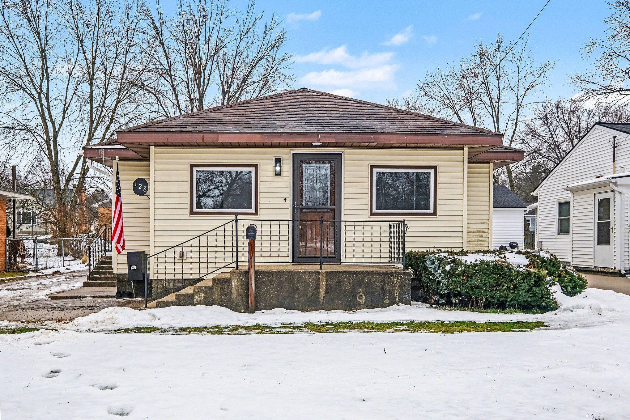 Sparta, MI 49345,128 W Averill ST