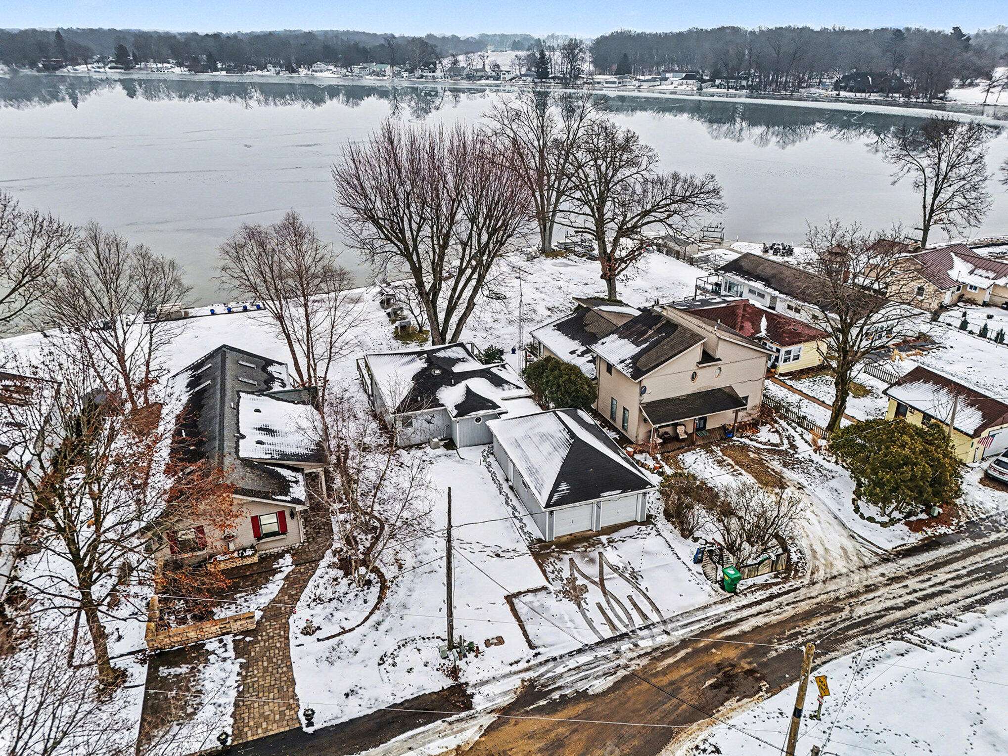 Three Rivers, MI 49093,19664 Lakeshore DR