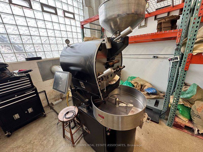 Toronto C01, ON M6R 2B2,163 Sterling RD #161