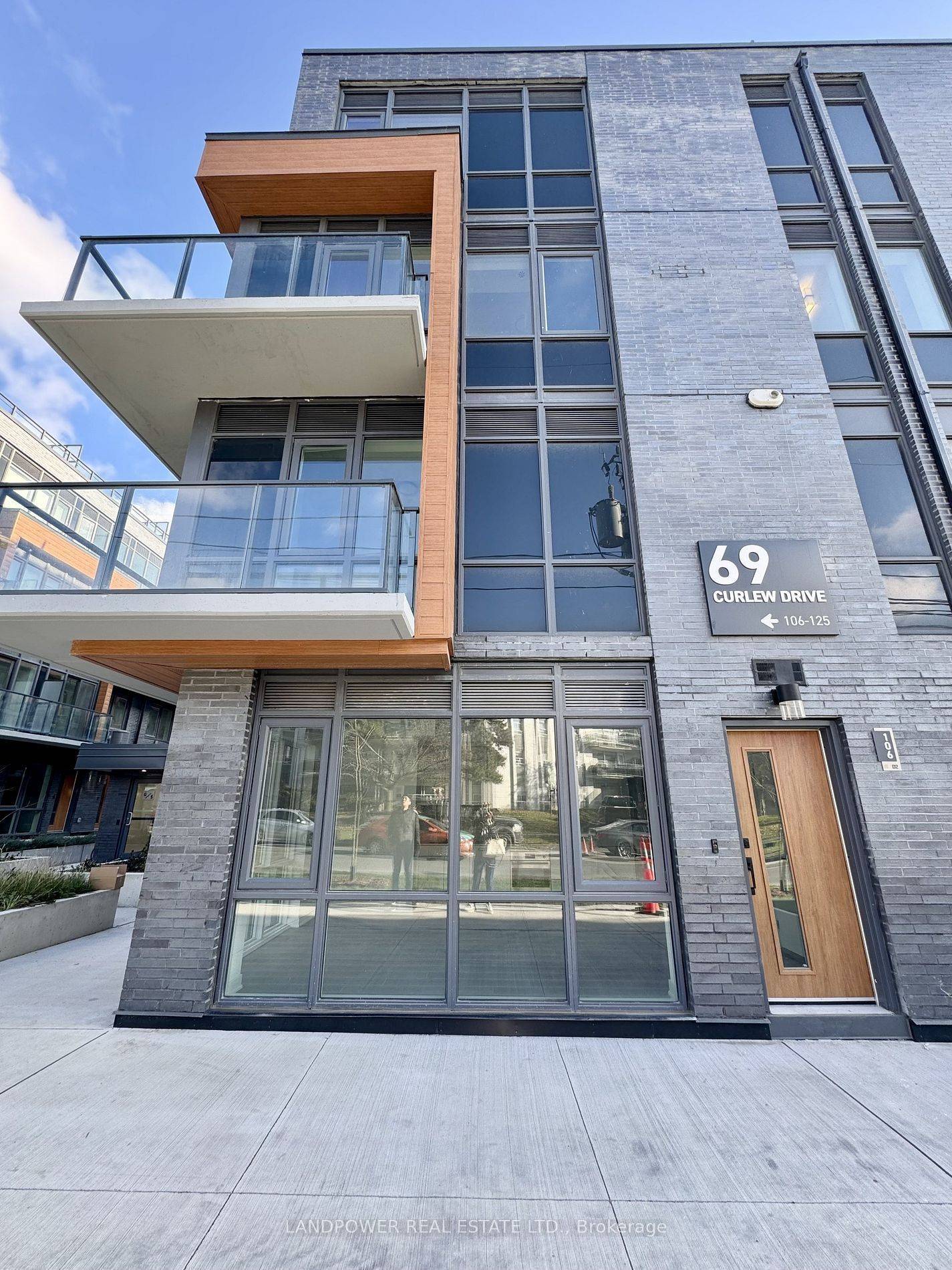 Toronto C13, ON M3A 0B3,69 Curlew DR #106