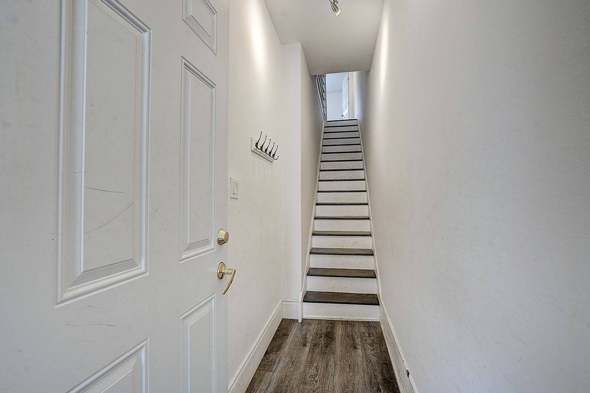 Toronto C01, ON M6H 2P1,20 Concord AVE #Main