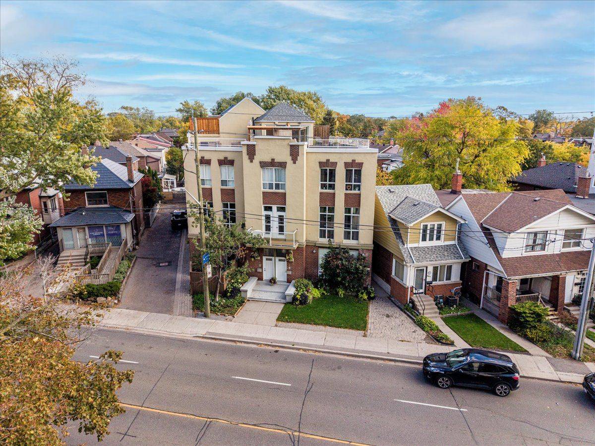 Toronto E03, ON M4K 2R5,957 Broadview AVE #D