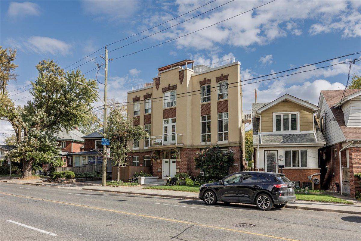 Toronto E03, ON M4K 2R5,957 Broadview AVE #D