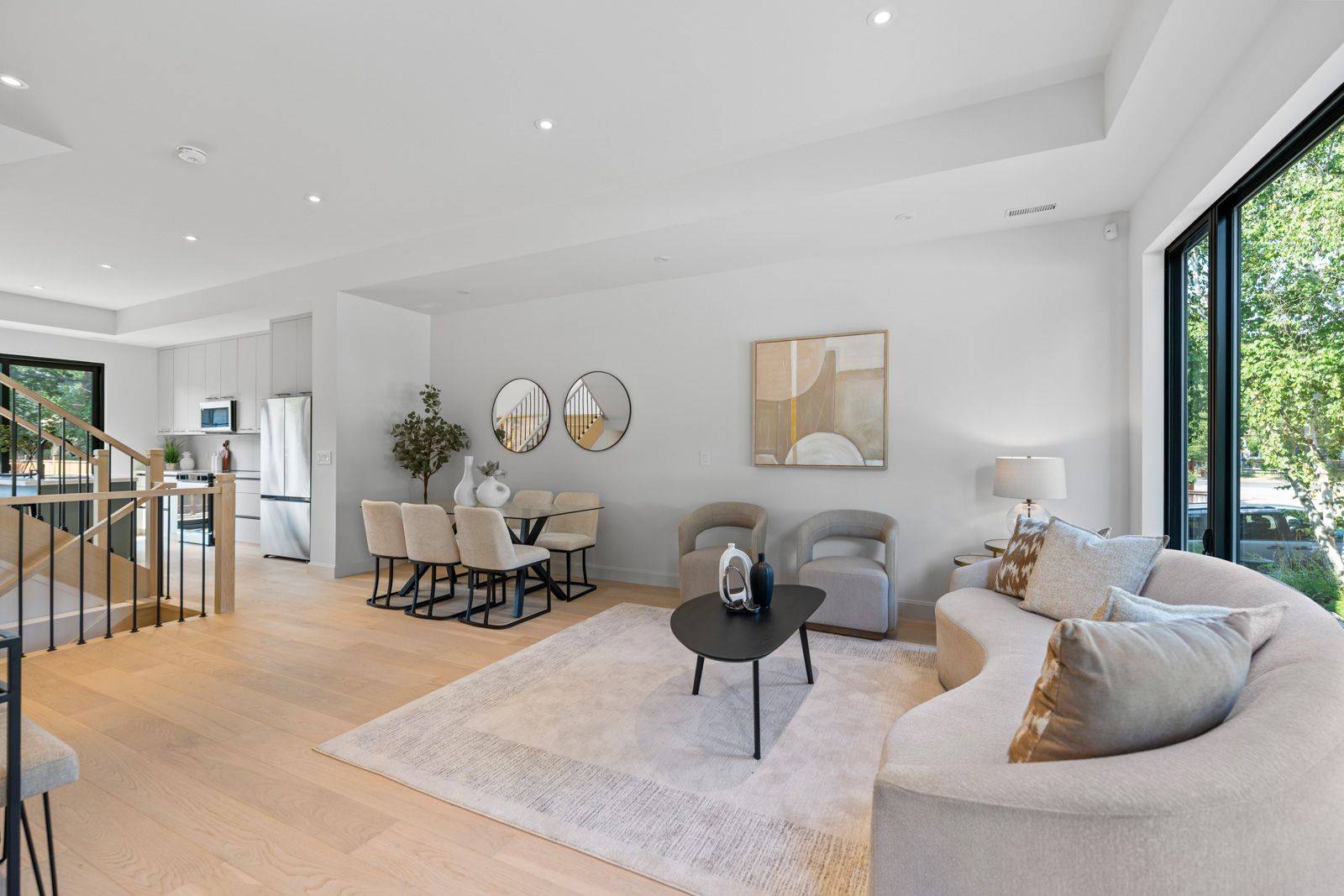 Toronto E03, ON M4C 2R3,85 Holborne AVE