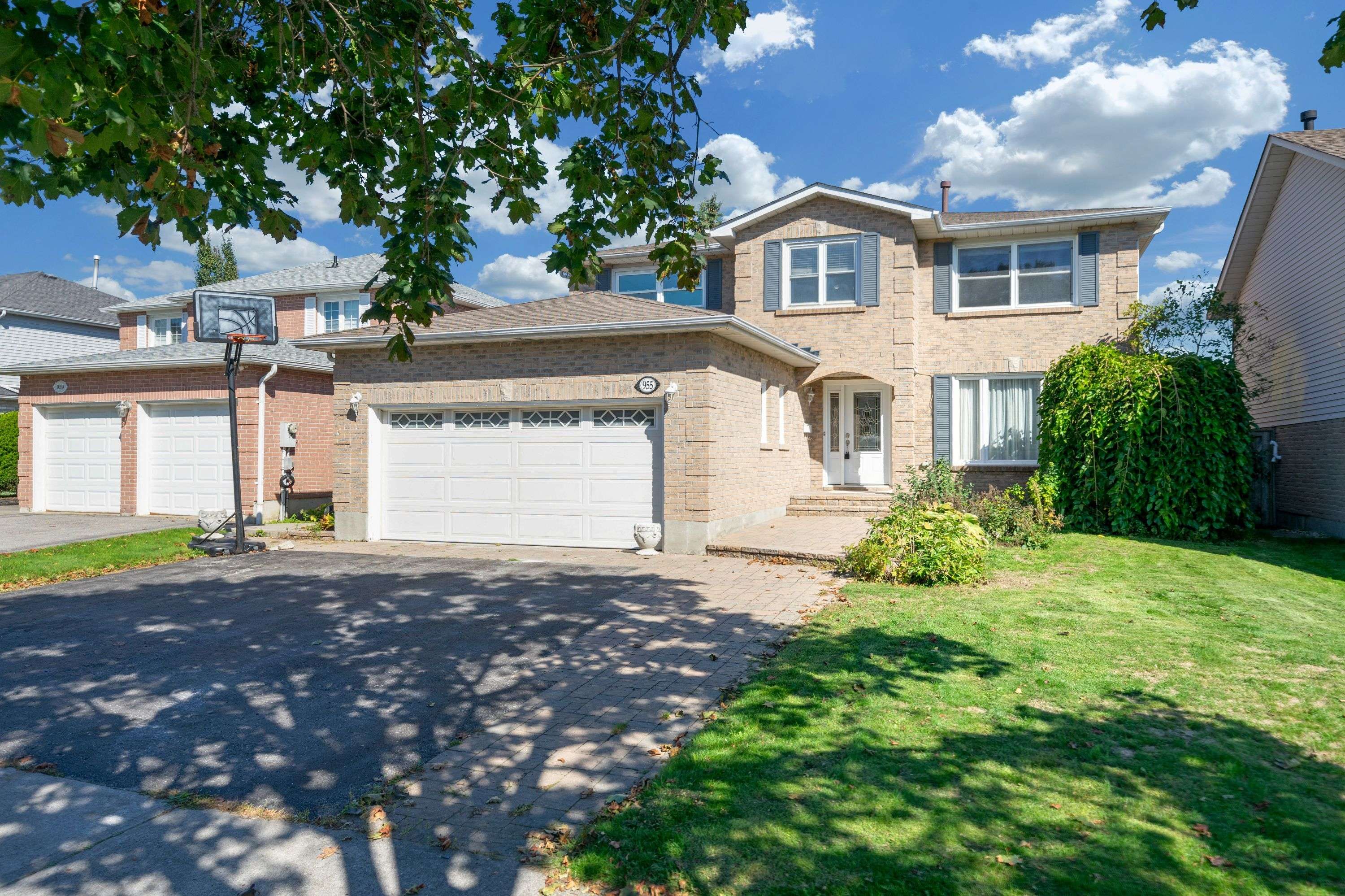 Oshawa, ON L1J 8J8,955 Snowbird ST