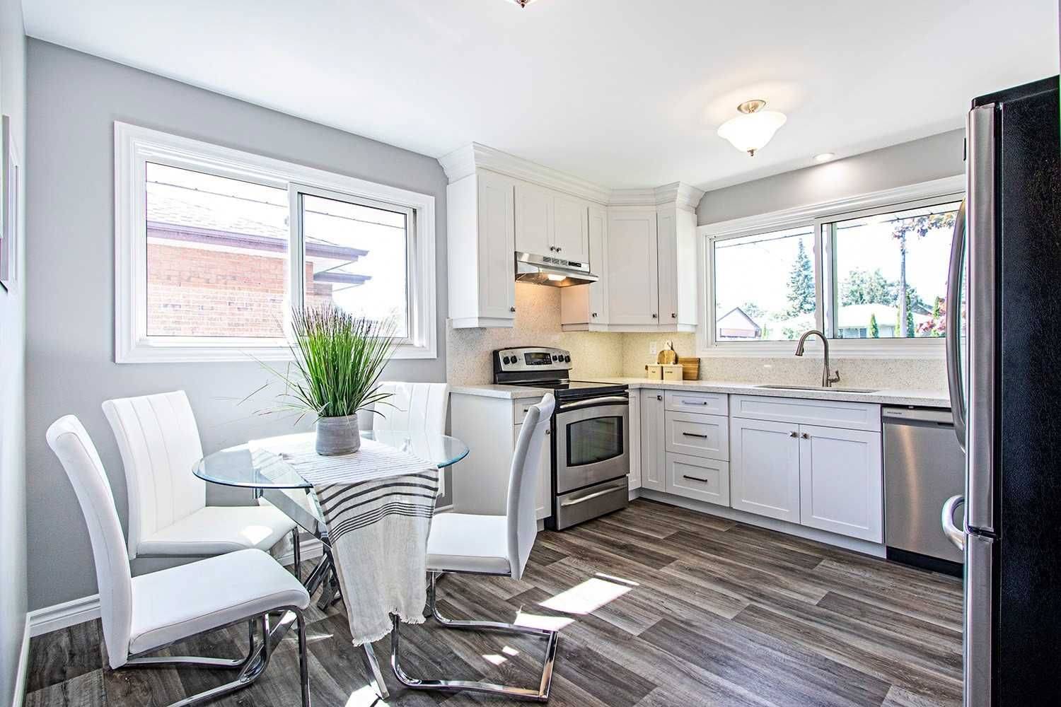 Oshawa, ON L1H 6P6,325 Poplar ST #Main