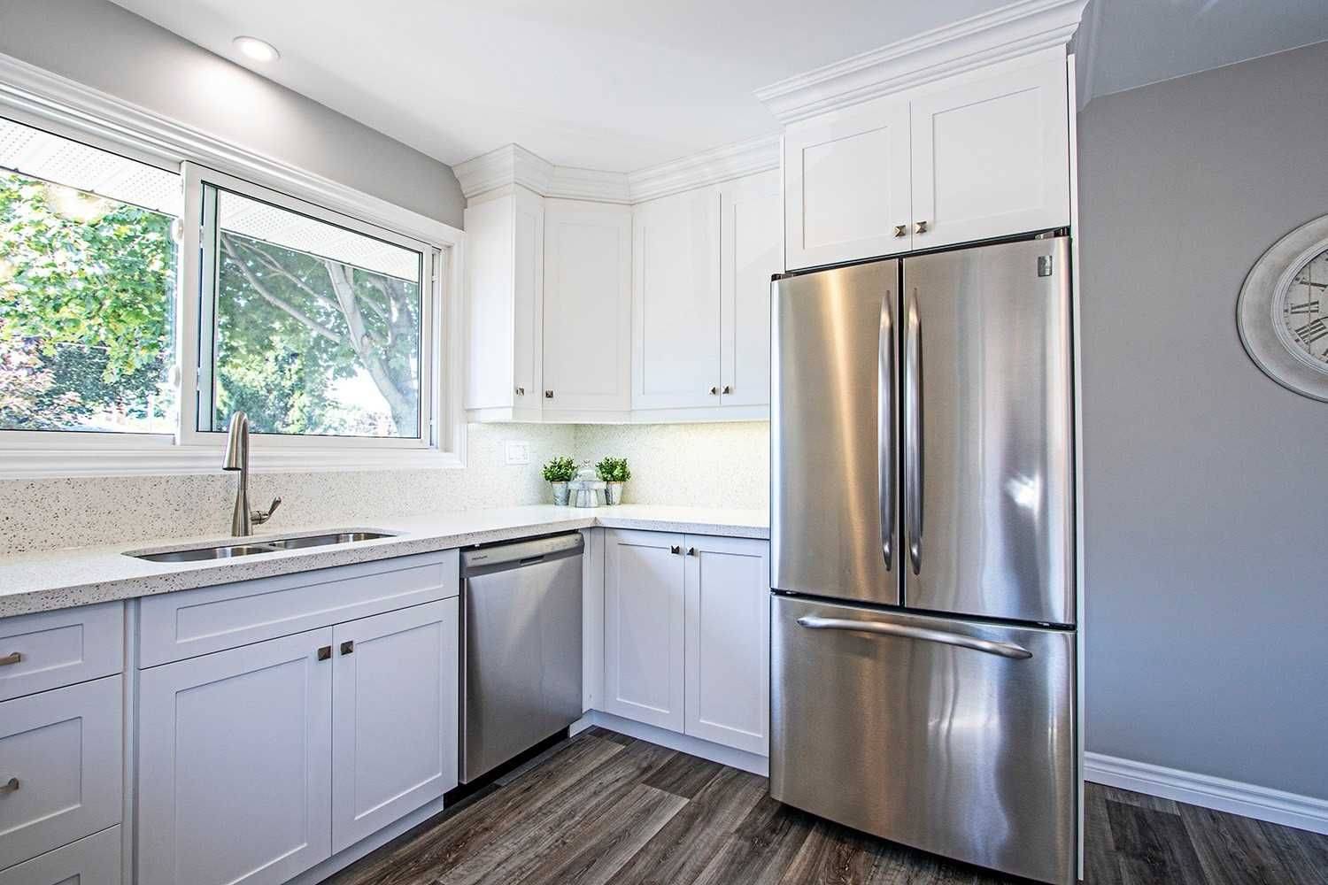 Oshawa, ON L1H 6P6,325 Poplar ST #Main