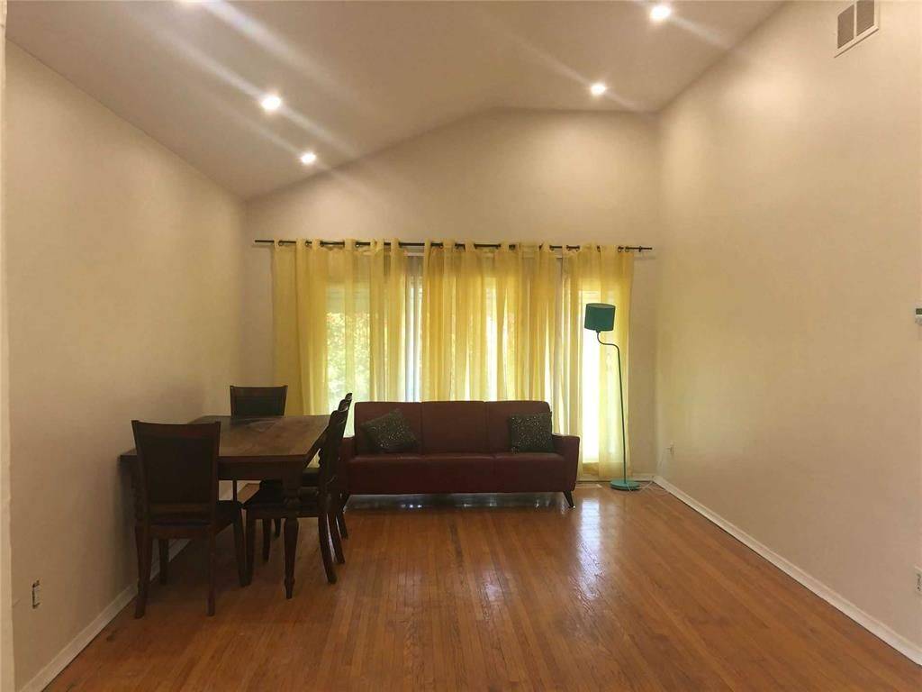 Toronto E09, ON M1G 2K2,95 Thornbeck DR