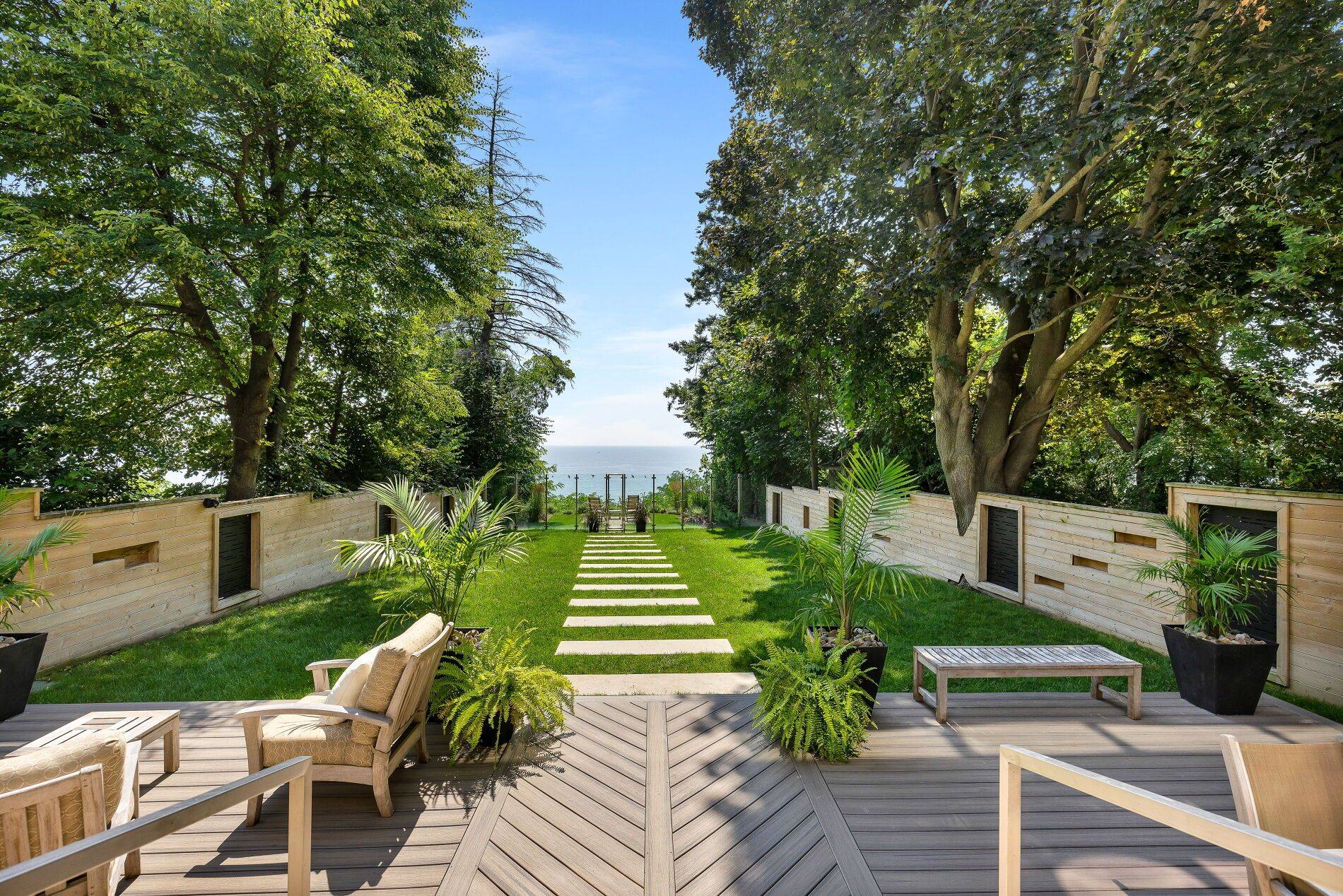 Toronto E06, ON M1N 1H3,79 Fishleigh DR