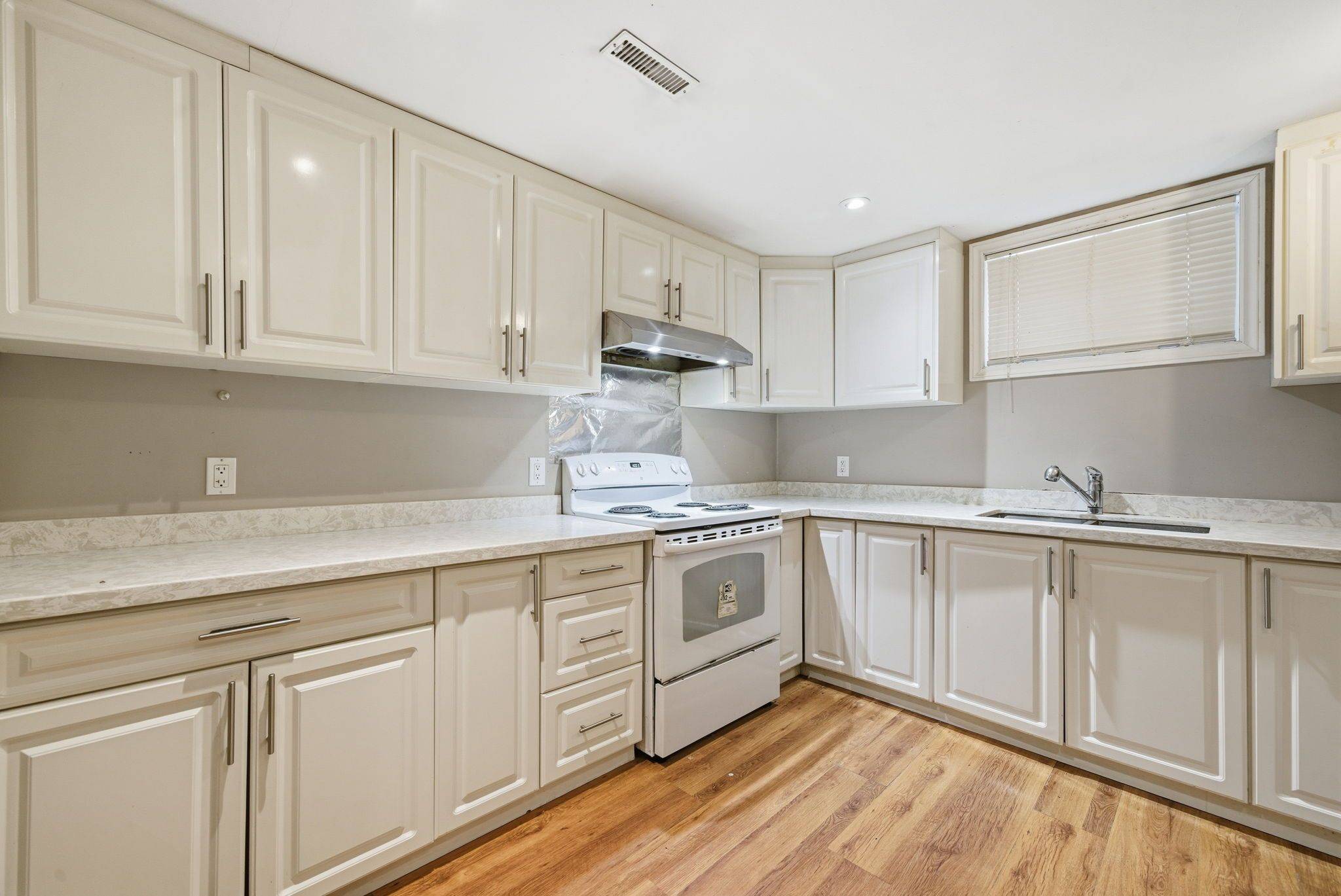 Toronto E10, ON M1E 4B3,54 Minnacote AVE #Bsmt