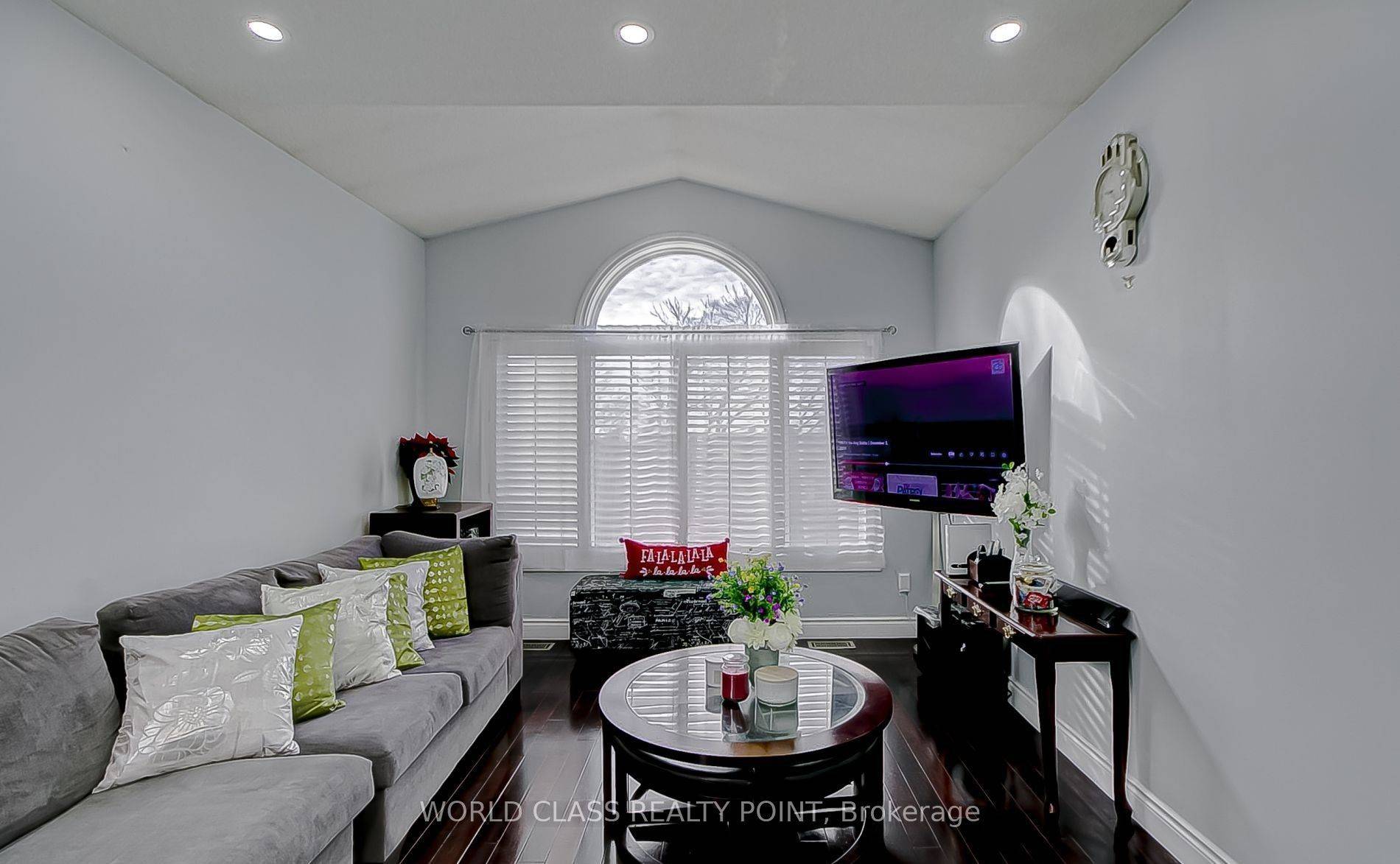 Oshawa, ON L1K 1Y6,471 Cobblehill DR #(Upper Portion)