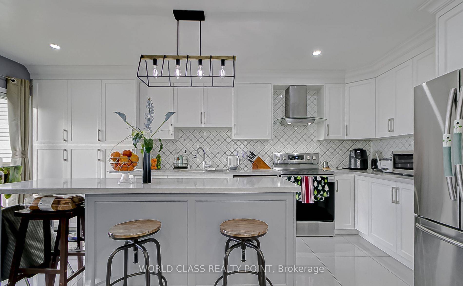 Oshawa, ON L1K 1Y6,471 Cobblehill DR #(Upper Portion)