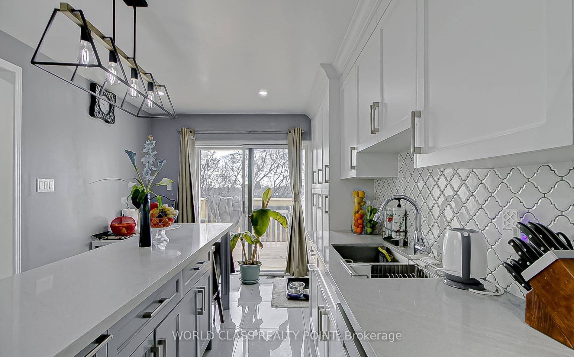 Oshawa, ON L1K 1Y6,471 Cobblehill DR #(Upper Portion)