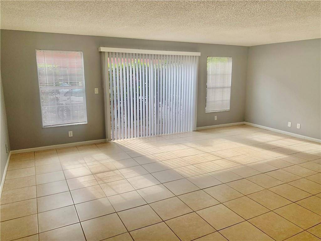 Fort Lauderdale, FL 33311,680 TENNIS CLUB DR #103
