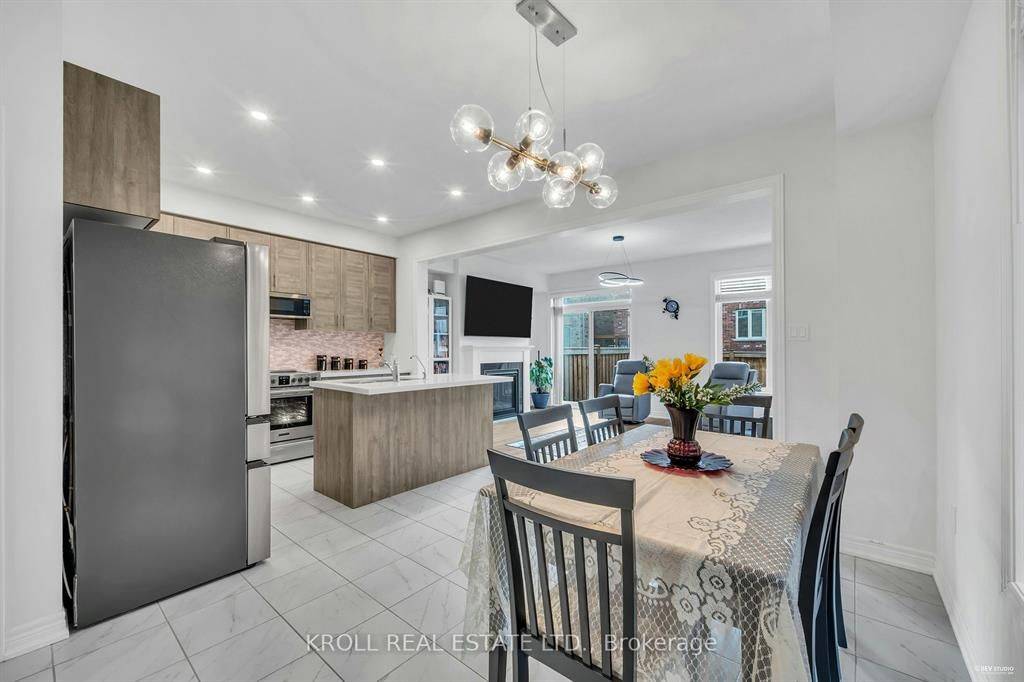 East Gwillimbury, ON L0G 1M0,26 Frederick Taylor WAY