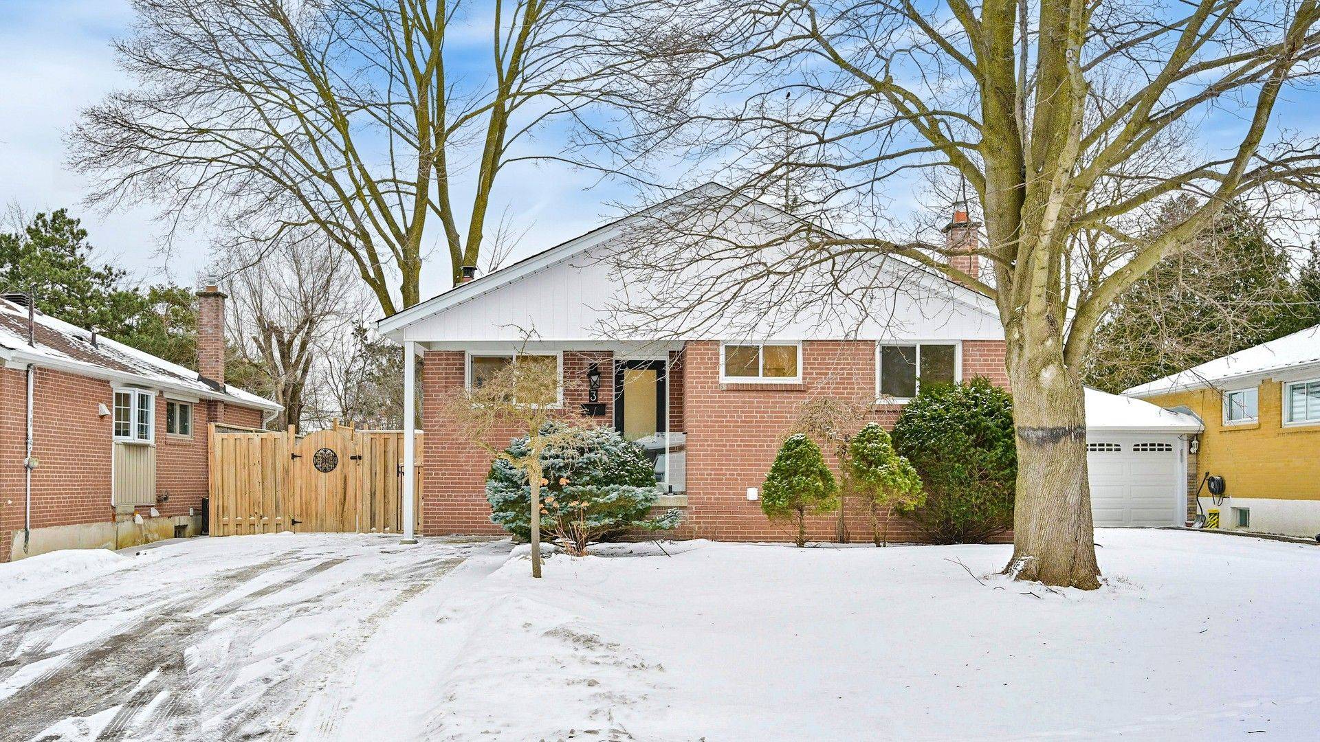 Aurora, ON L4G 2A9,3 Davidson RD