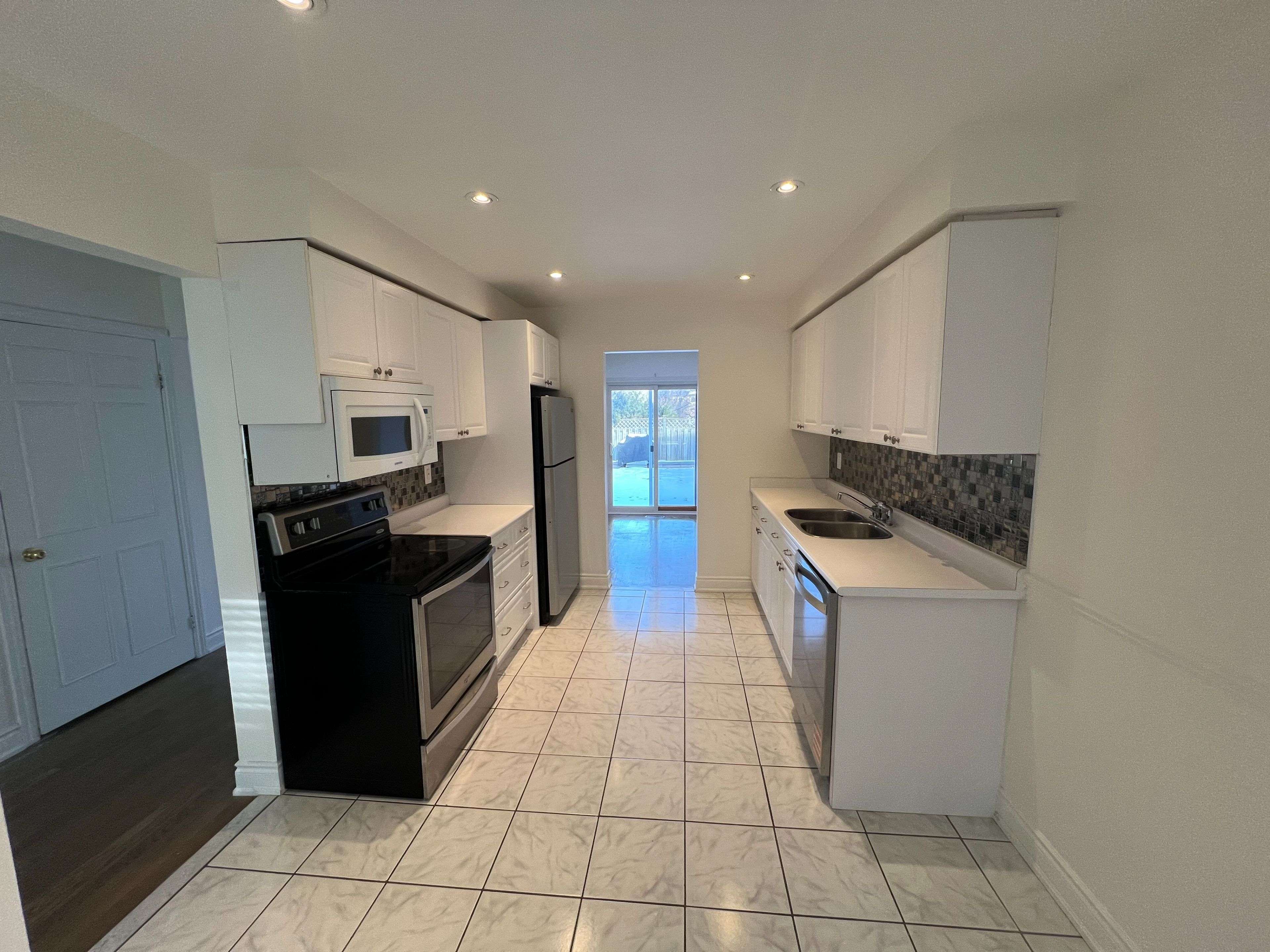 Richmond Hill, ON L4C 7P9,160 Don Head Village BLVD