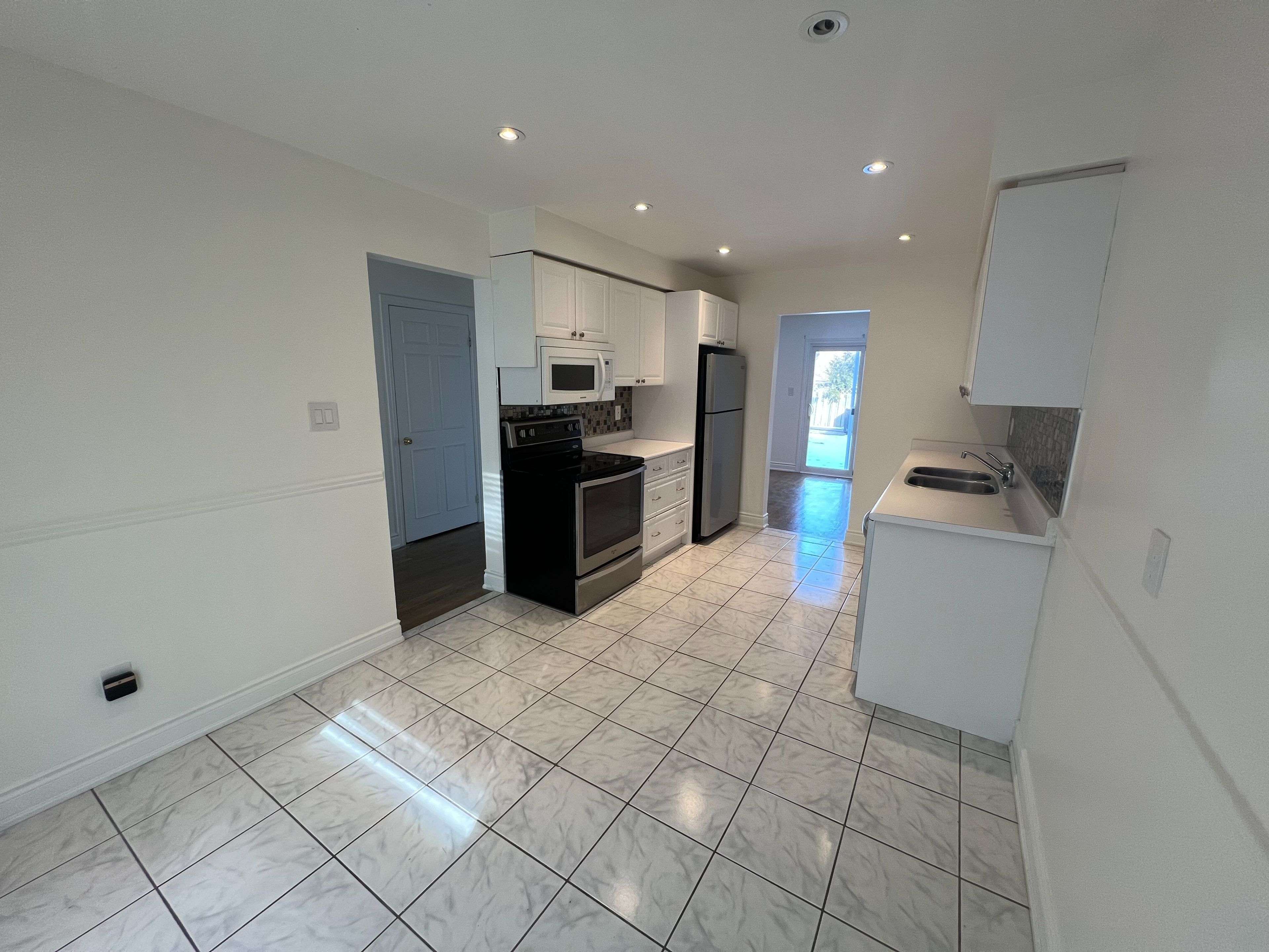 Richmond Hill, ON L4C 7P9,160 Don Head Village BLVD