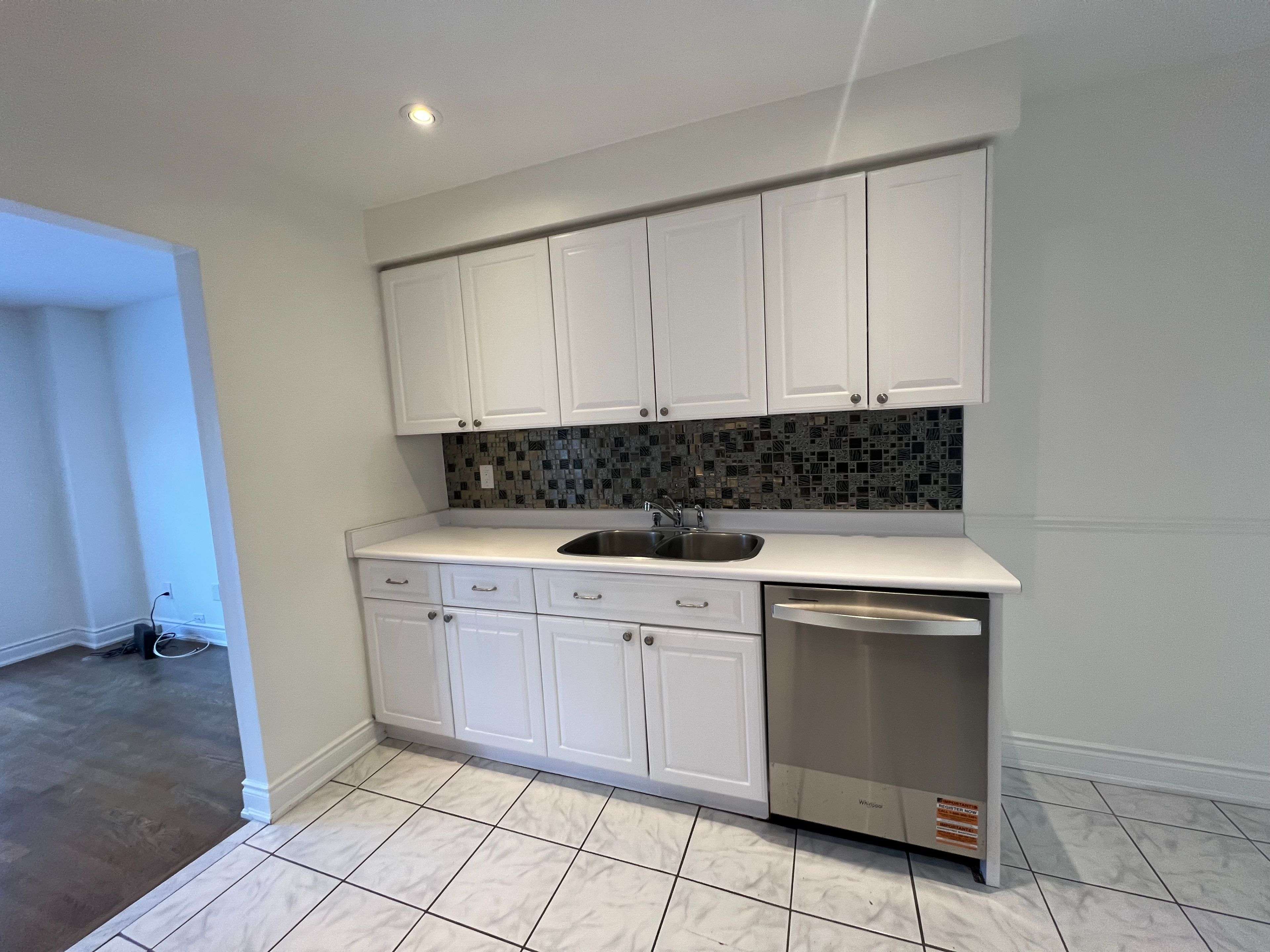 Richmond Hill, ON L4C 7P9,160 Don Head Village BLVD