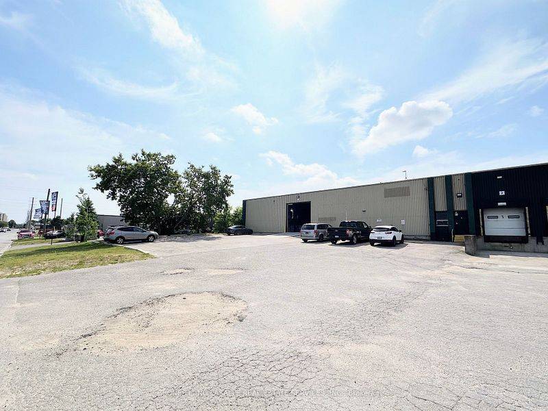 Barrie, ON L4N 2N4,125 Brock ST