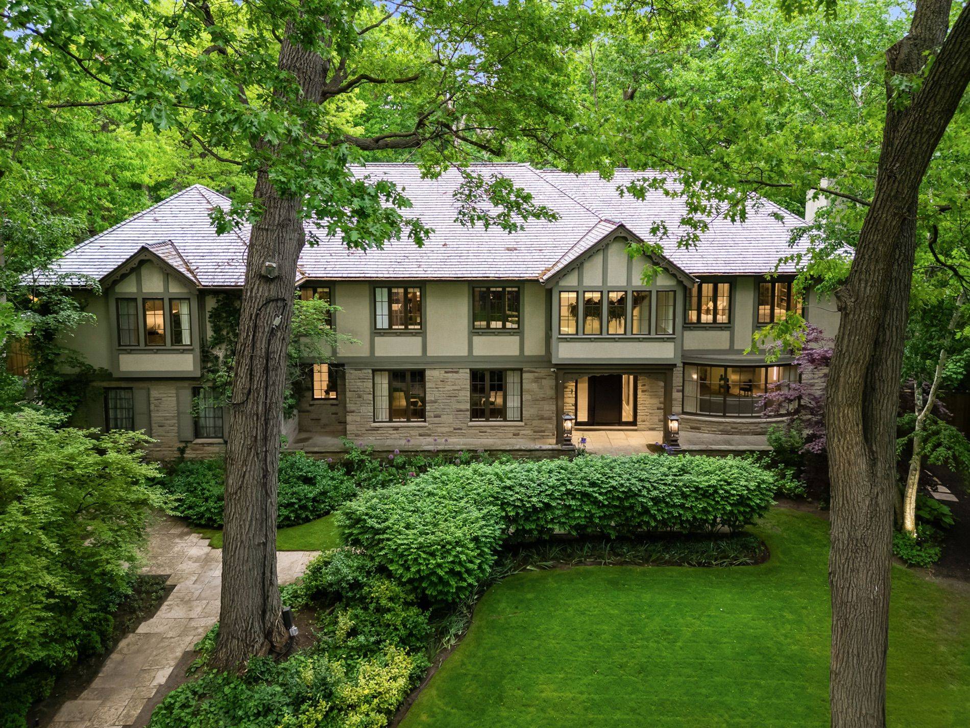 Toronto W08, ON M9A 4R1,25 North DR