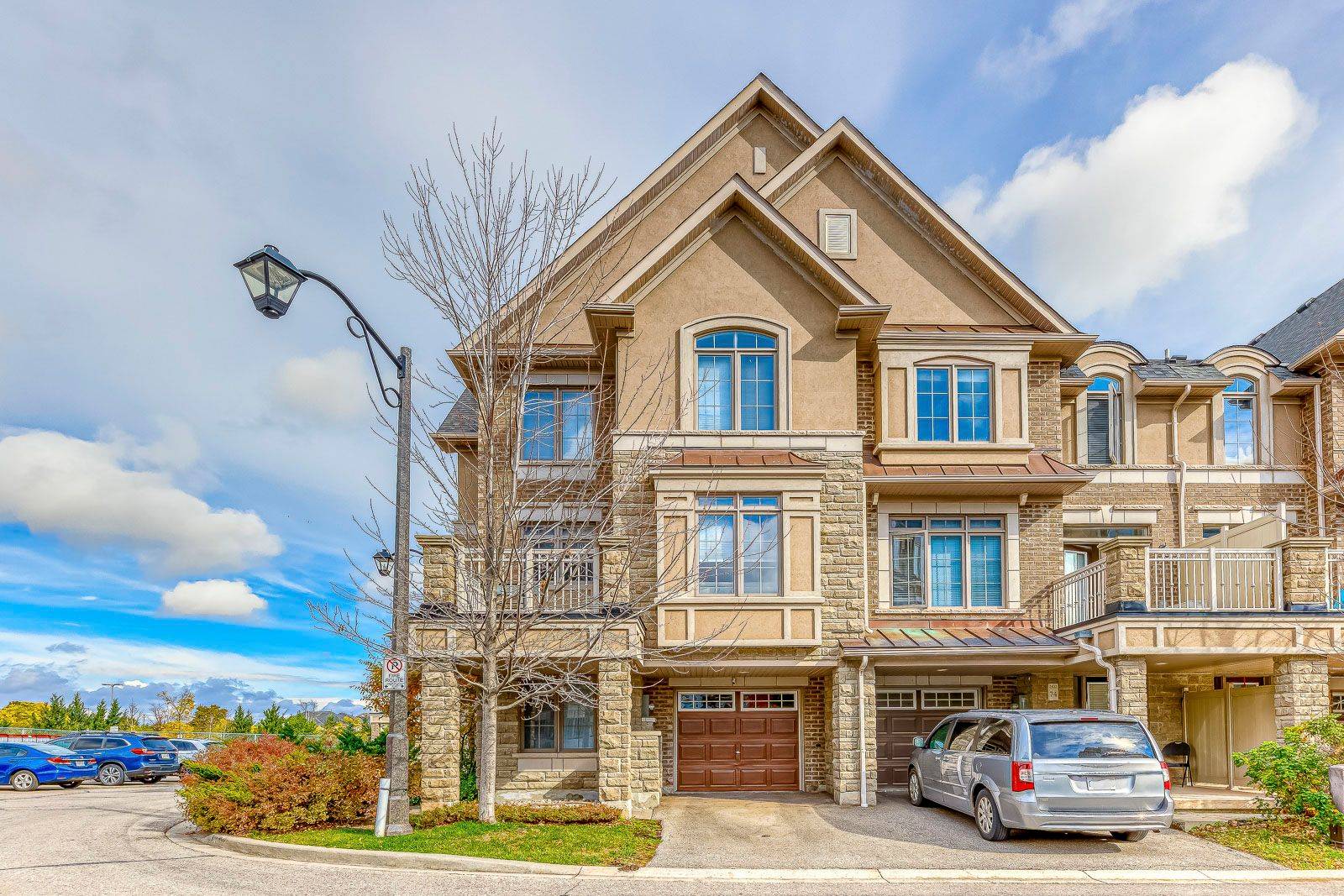 Oakville, ON L6M 0S4,2435 Greenwich DR #75