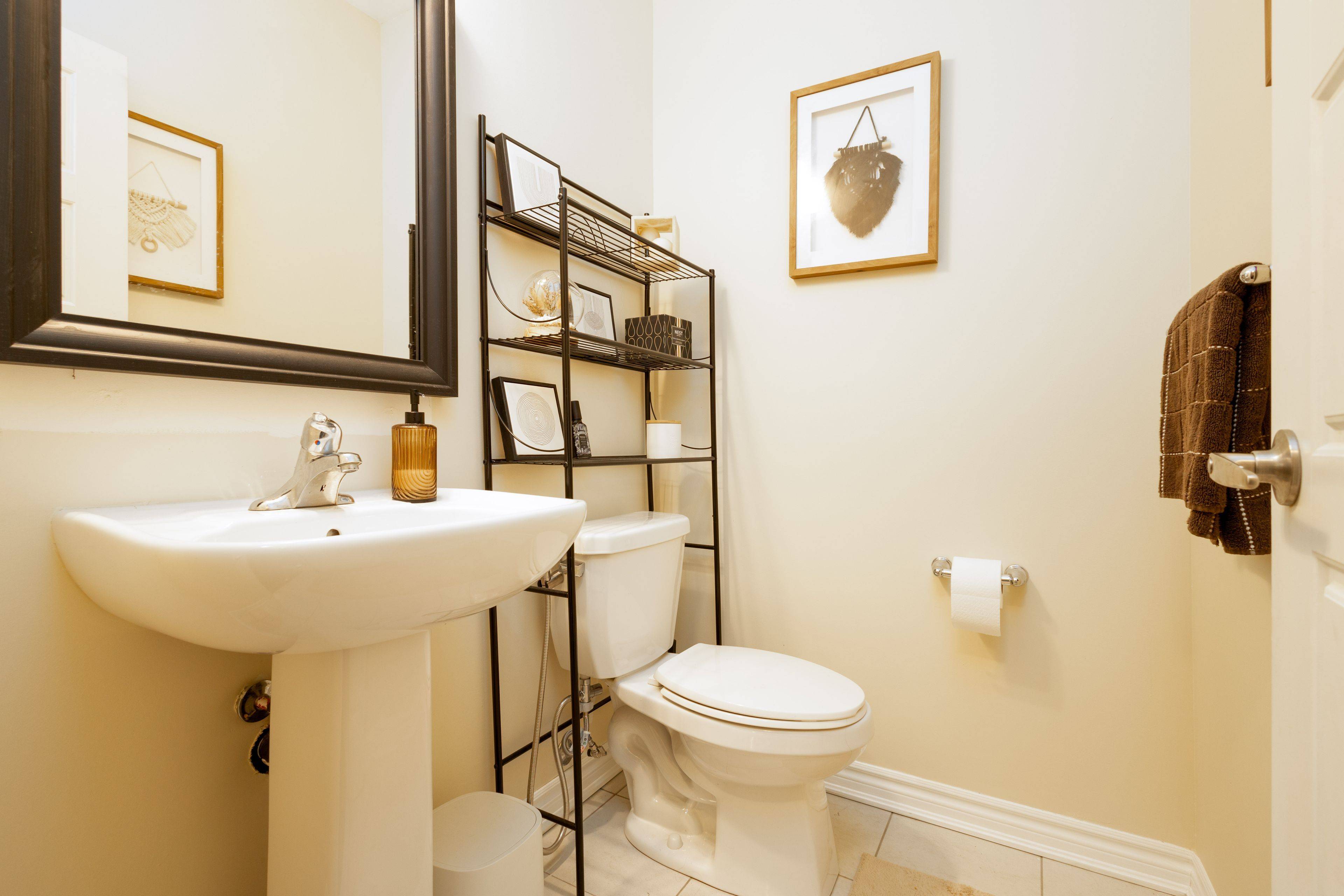 Milton, ON L9E 1G4,75 Bond Head CT